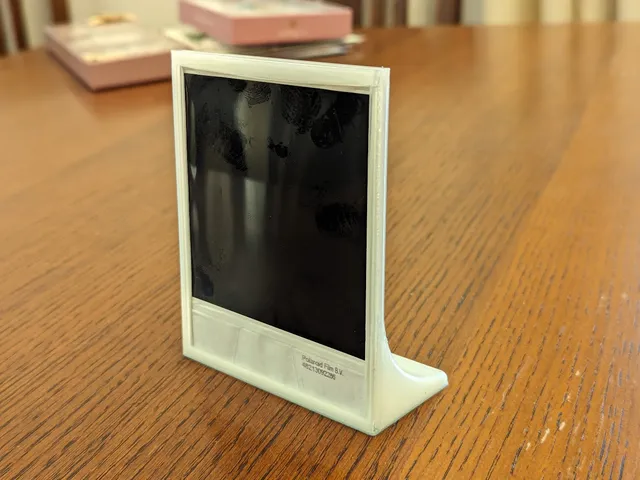 Polaroid (i600) Stand