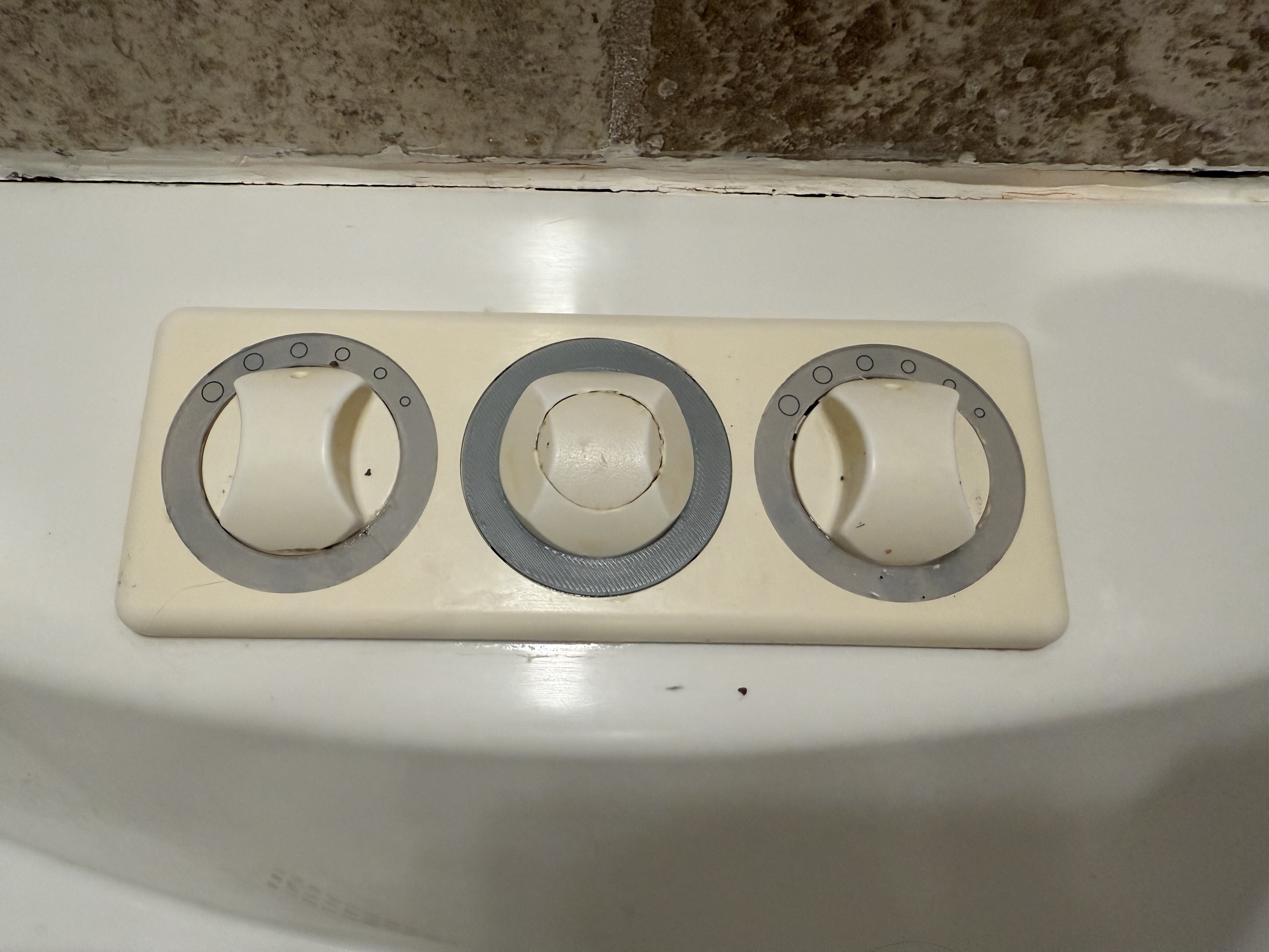 Jacuzzi Graphic Ring