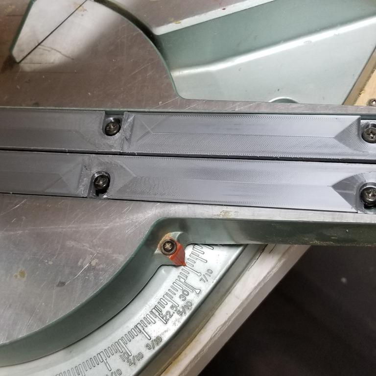 Miniatura 2 do modelo 3D Hitachi Miter Saw Table Insert