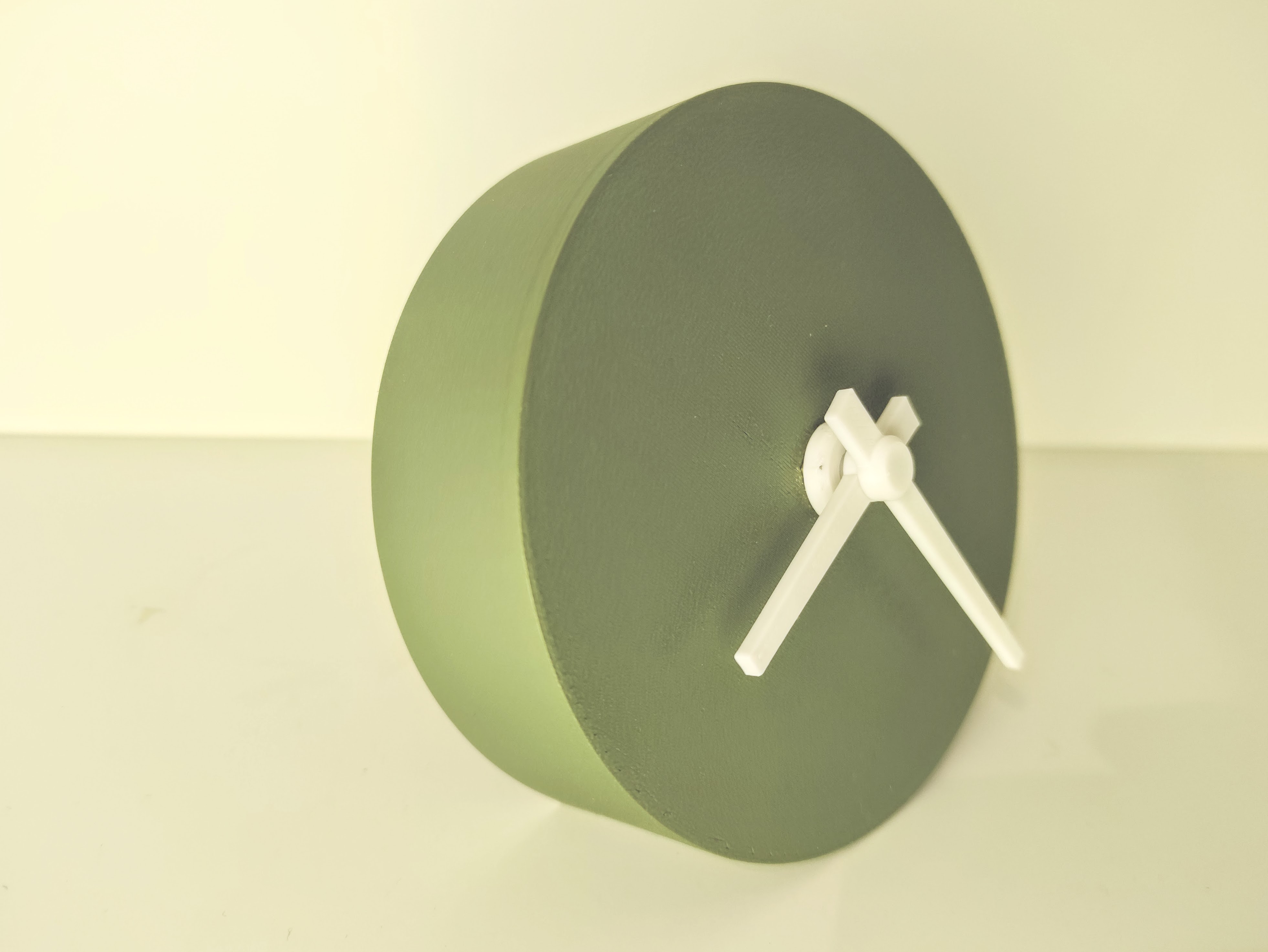 Modern Minimalistic Analogue Clock