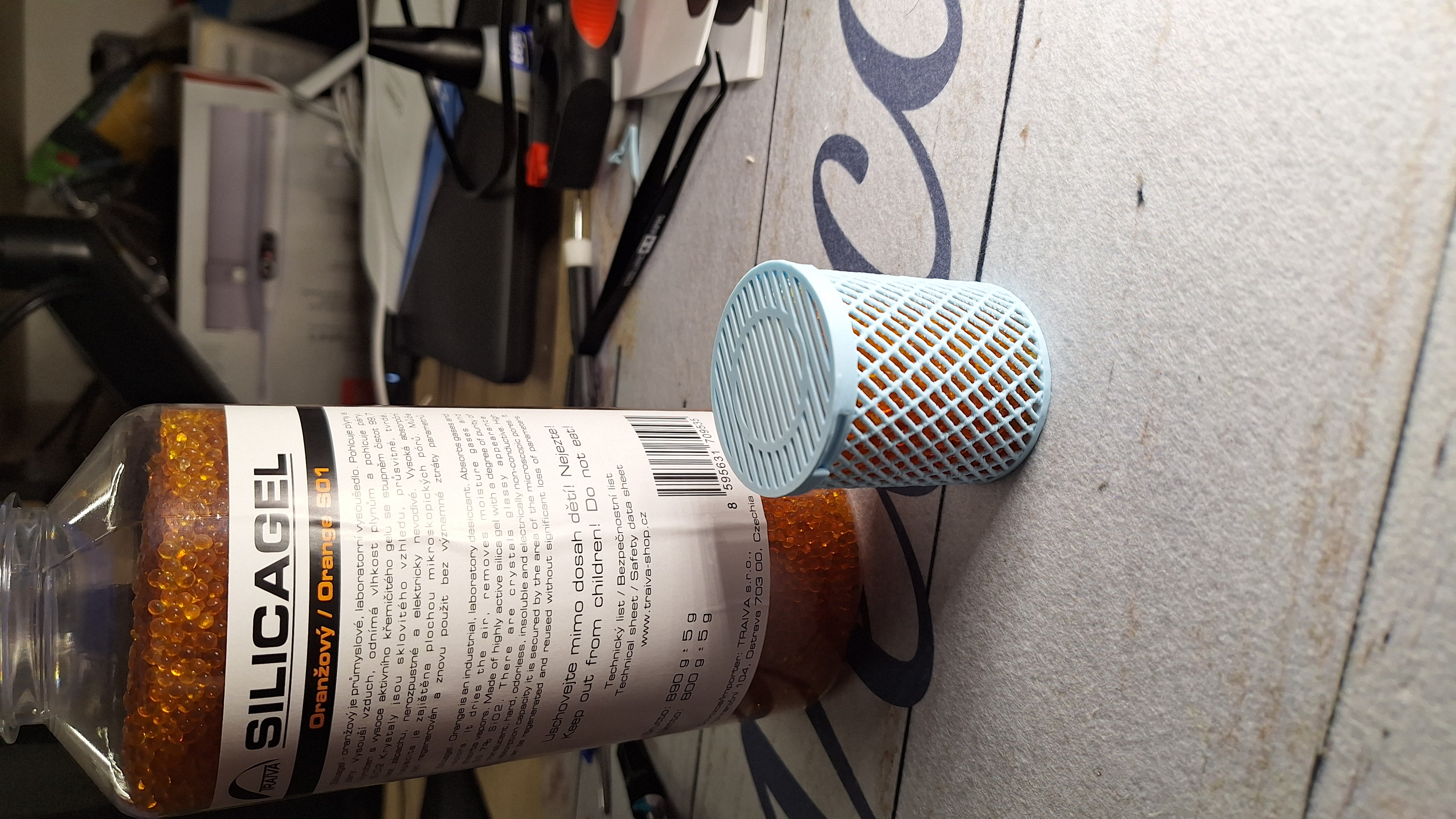 Super light 10gram silicagel box to middle of spool (locking mech.)