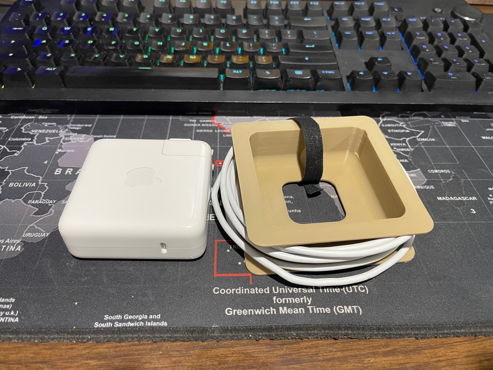 Macbook Pro 61W USB-C charger and cable spool by JammerX19 | Download ...