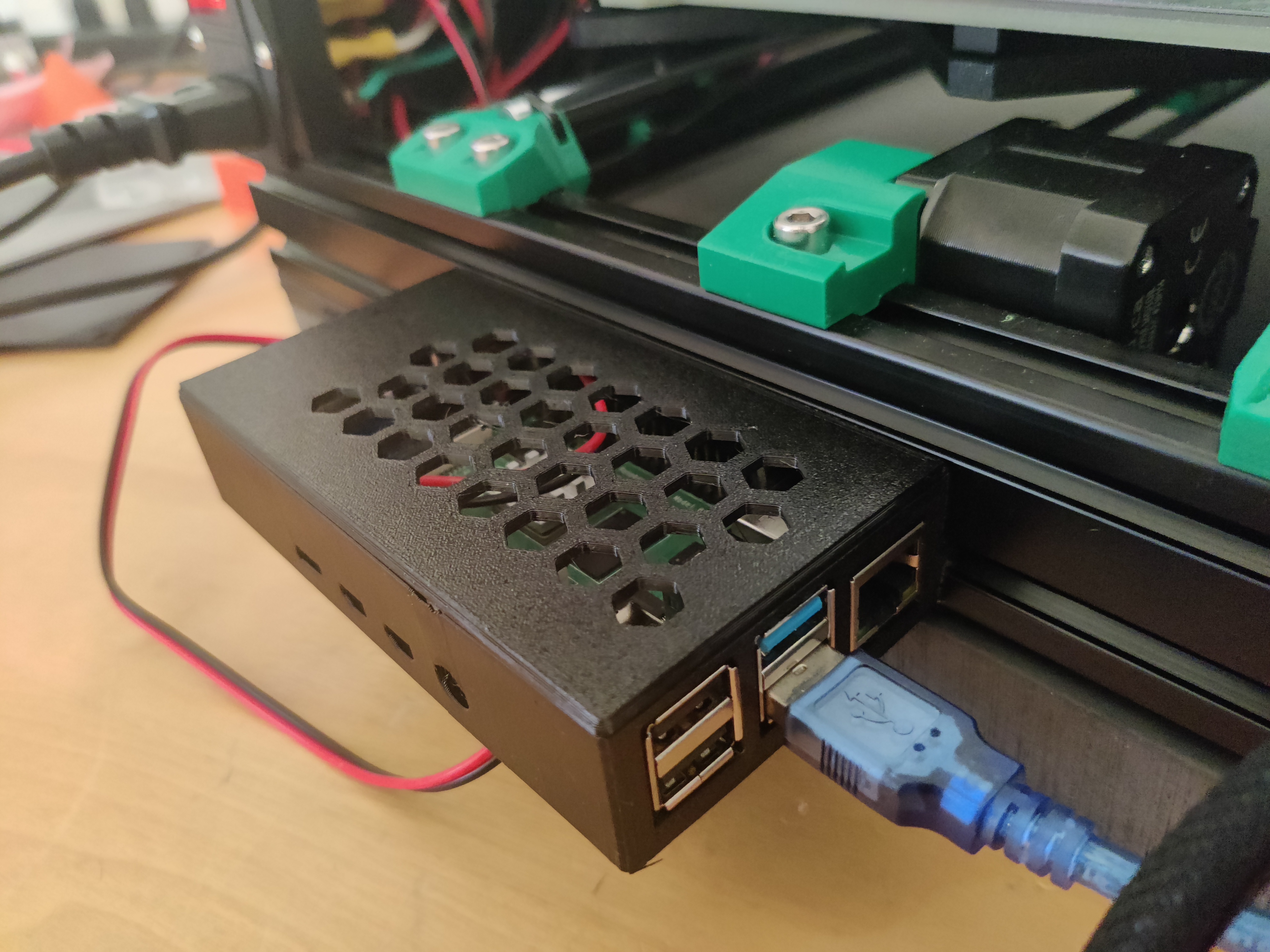 Raspberry Pi 4 case with 2020 extrusion mount and integrated LM2596