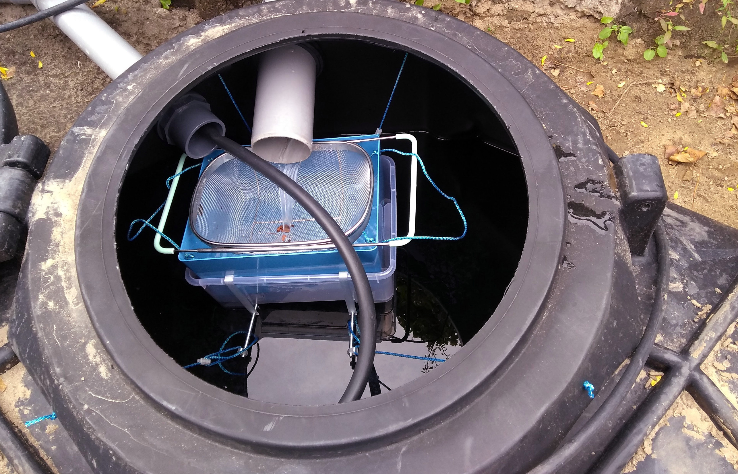 Rainwater filter/settling unit (out of modified Ikea products)