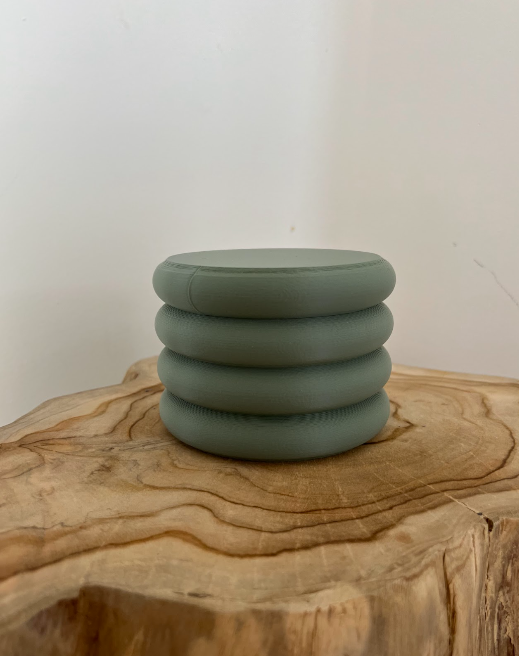 stackable box with lid