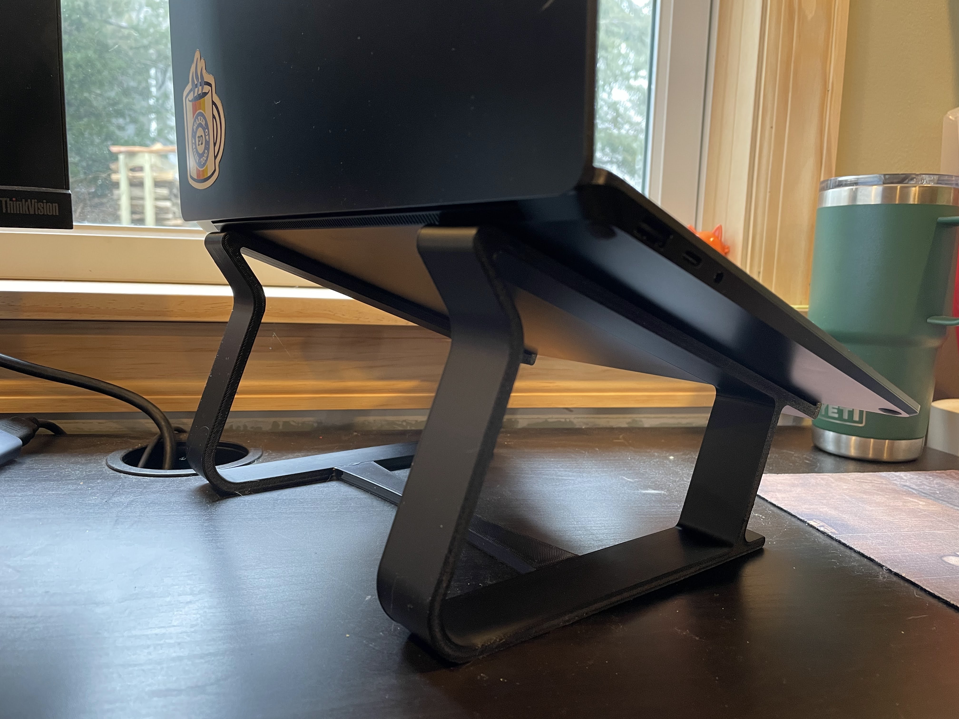 Deeper laptop stand for small desks by Ianryeng Download free STL