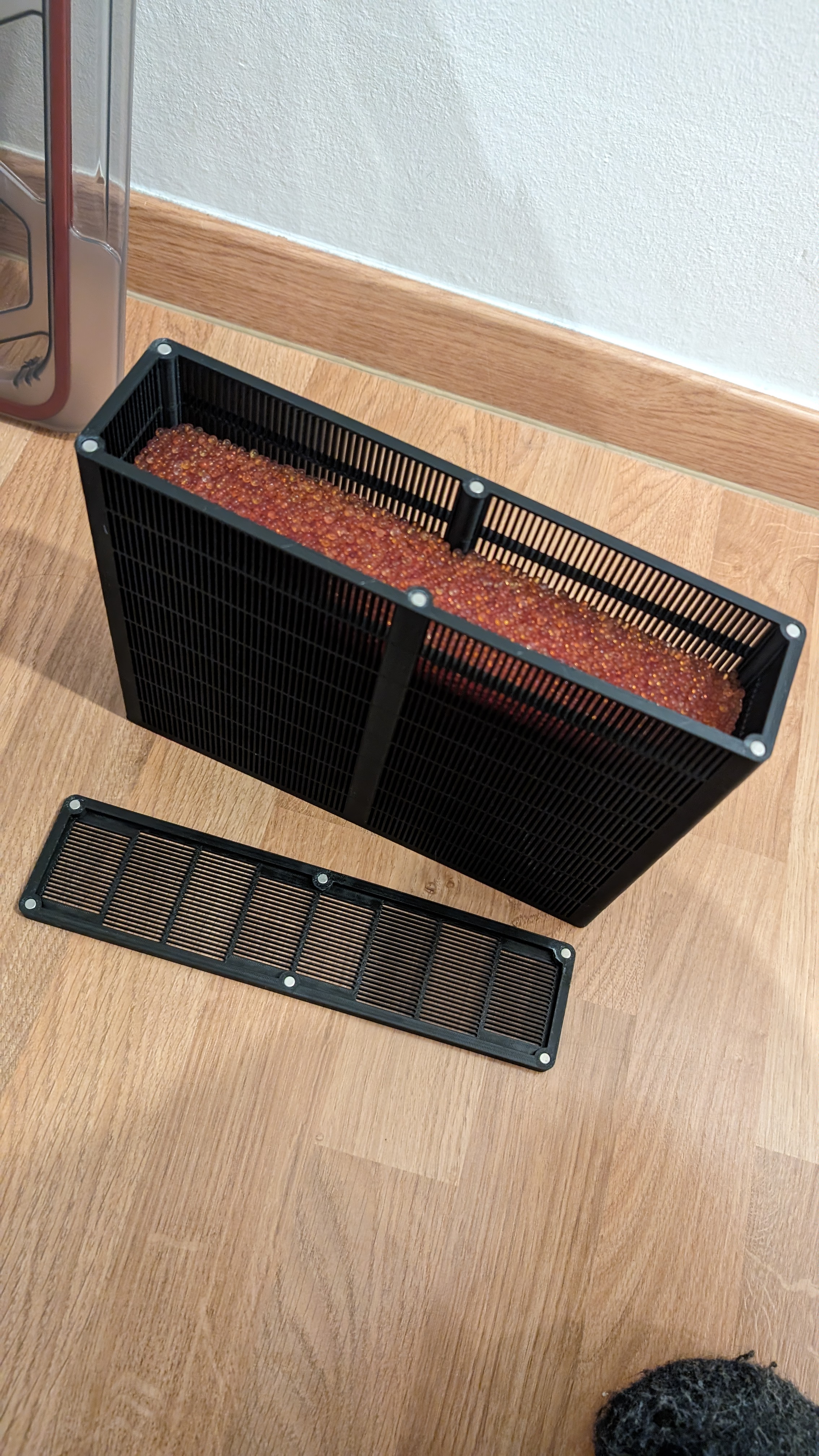 Silica Gel Holder for Dry Boxes with Wallholder
