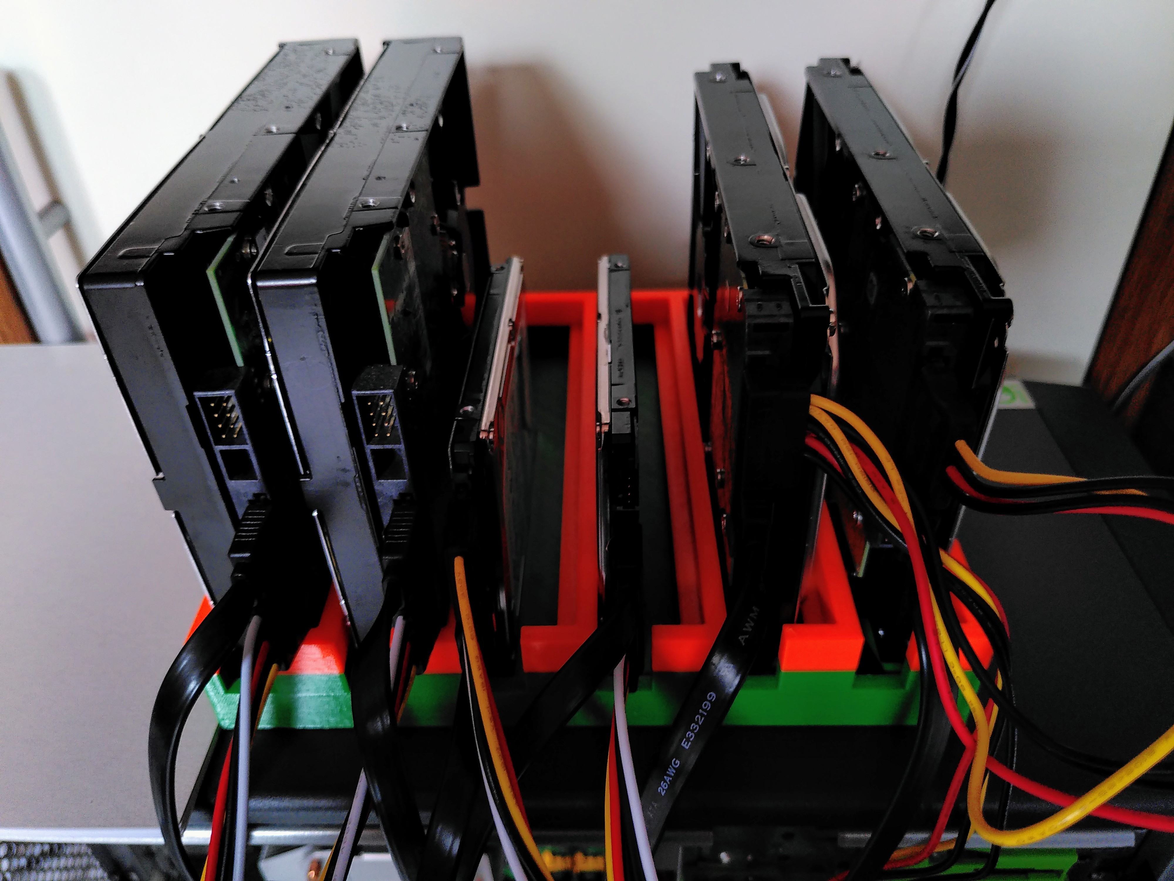 6x HDD / SSD universal holder (2.5 + 3.5)