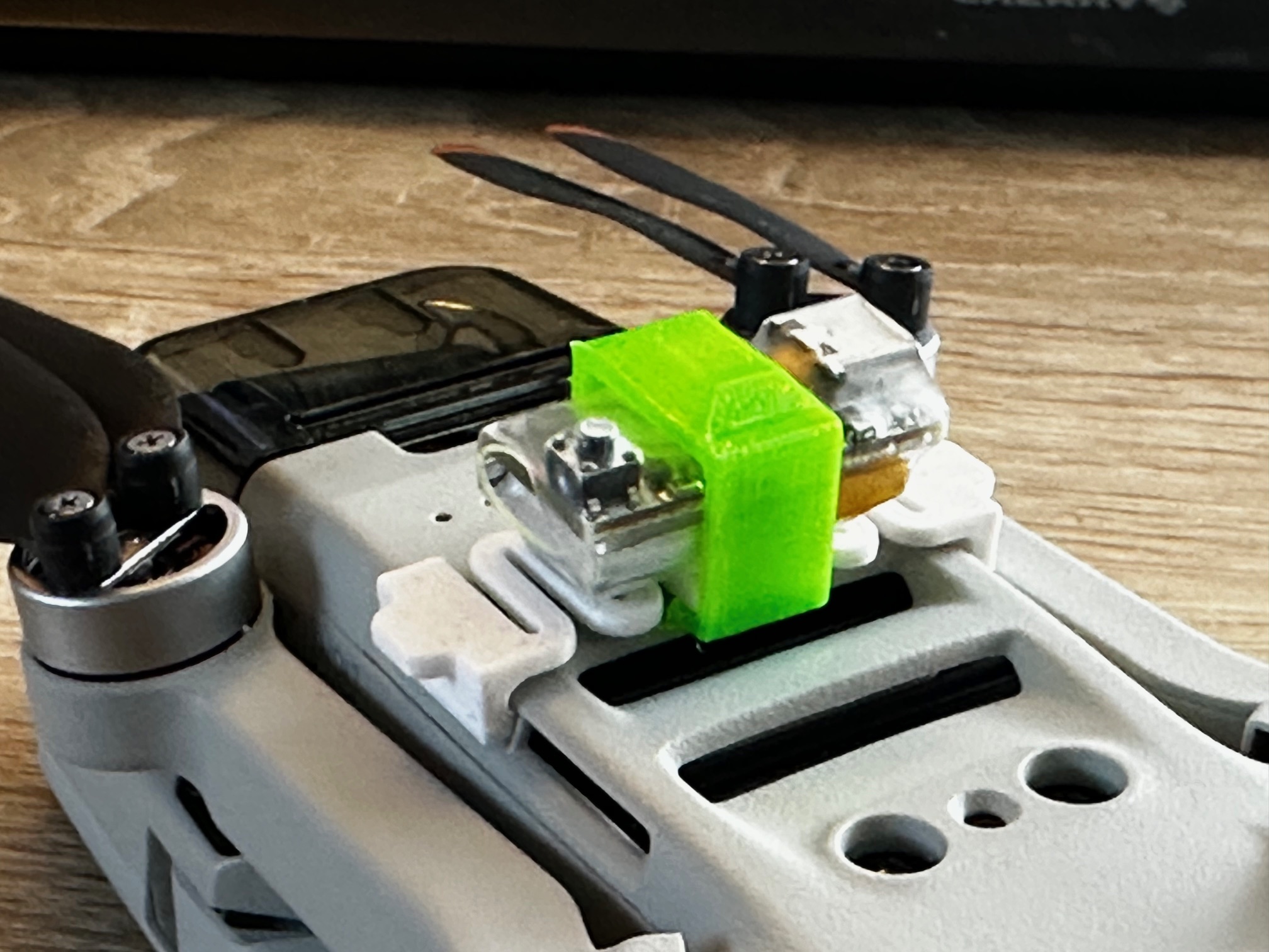 Dji Mini 2 Mini 2 Se Diffusor Clip For Vifly Strobe By Oliver Mävers Download Free Stl Model