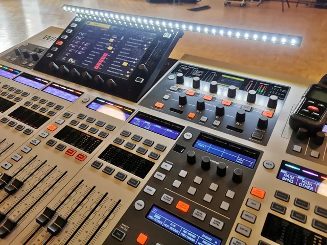 Audio Mixer Behringer Wing LED Strip Desk Illumination