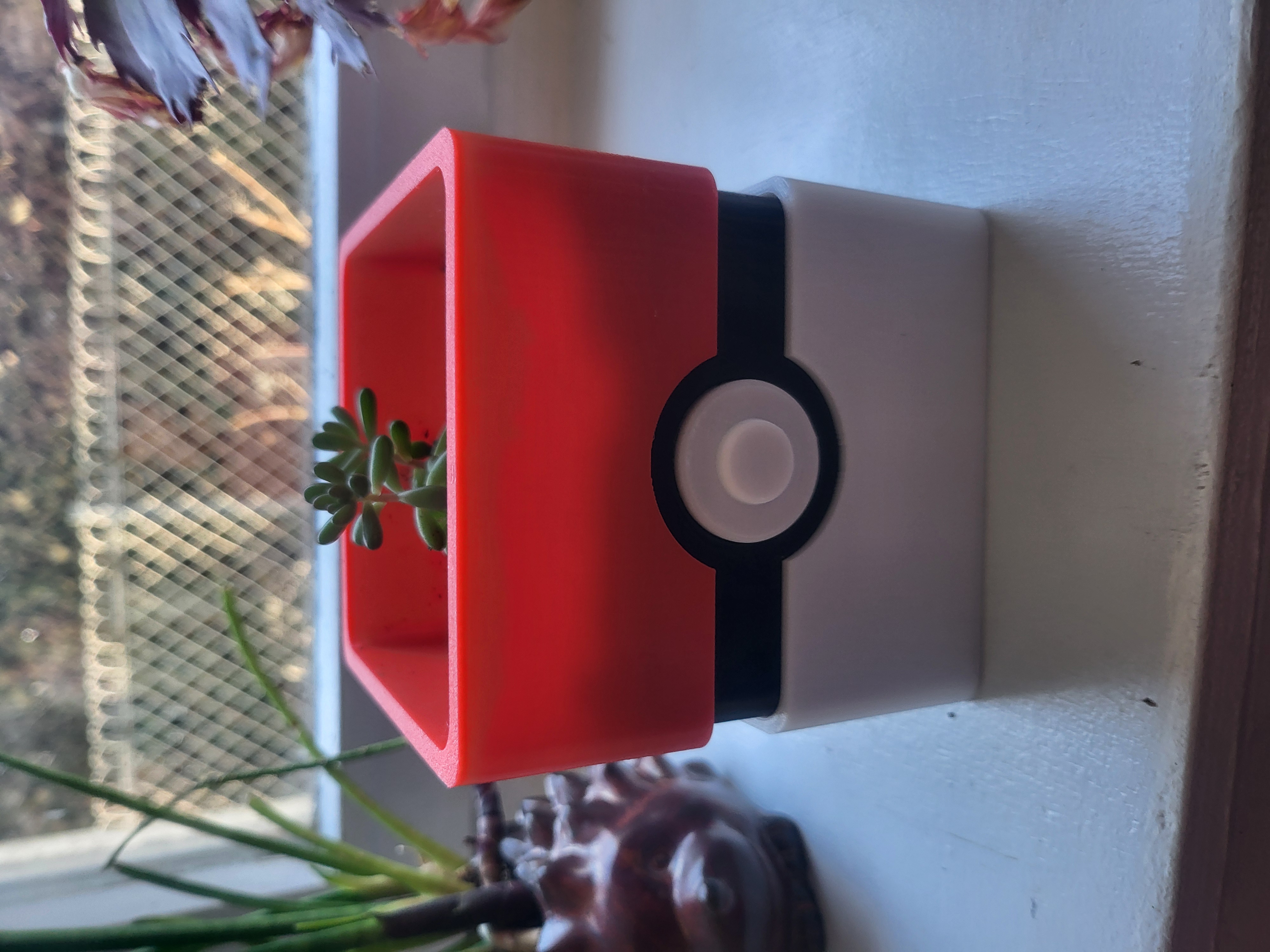 Pokeball Plant pot Self watering