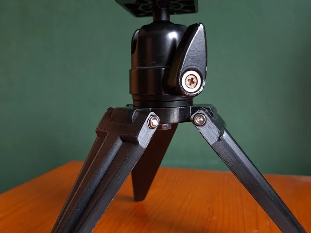Mini tripod for DSLR/Mirrorless