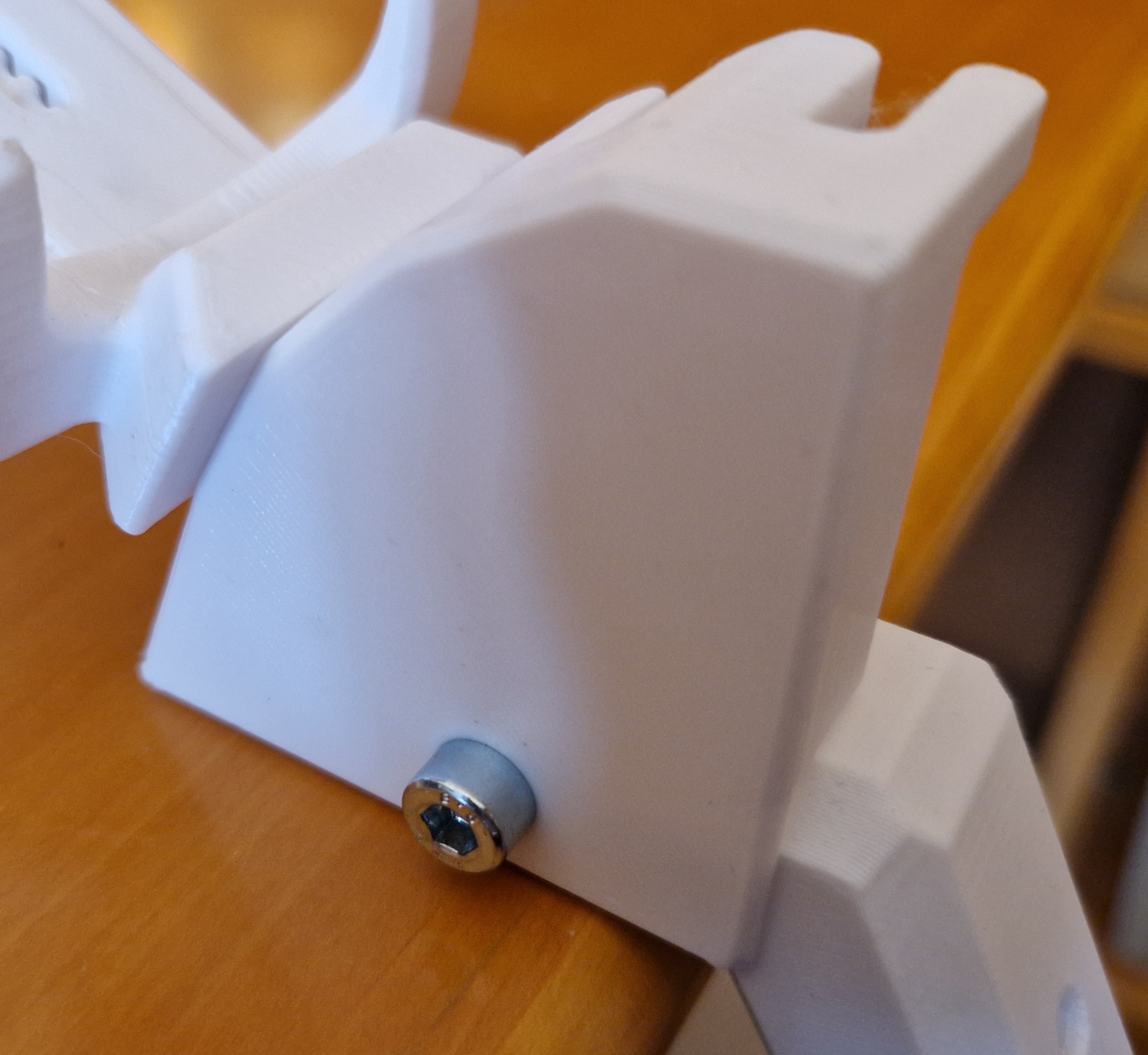 Camera table clamp for repeatable model or sample shots by Frohmann