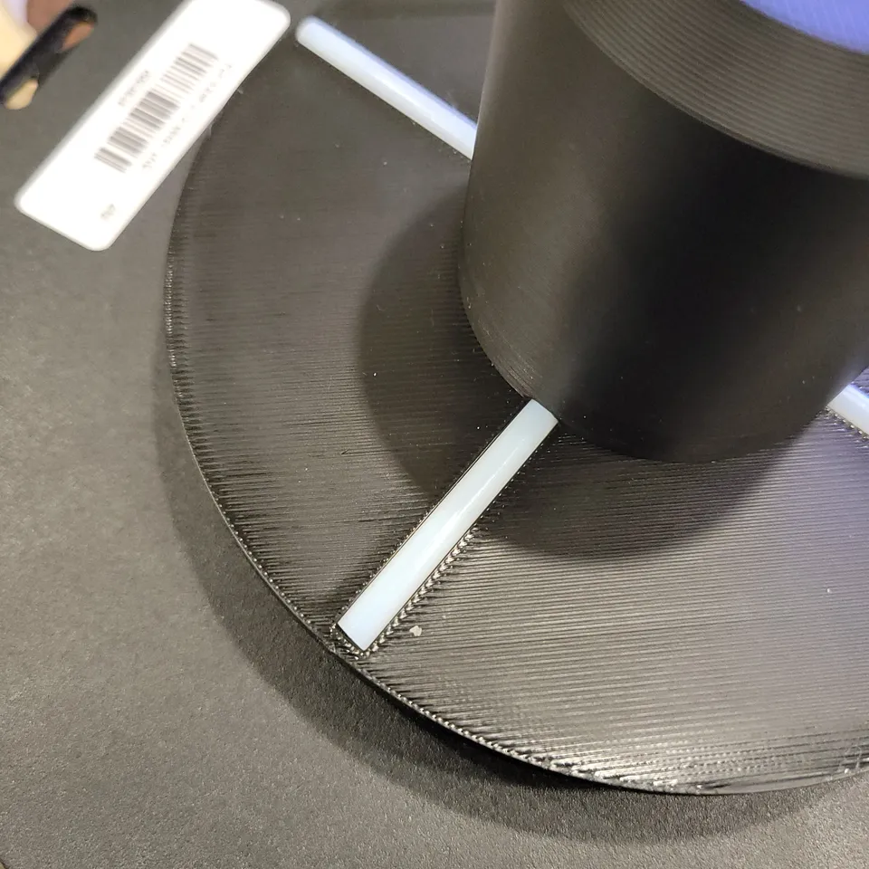 Horizontal Stackable one piece Minimal Spool Holder by CJJC