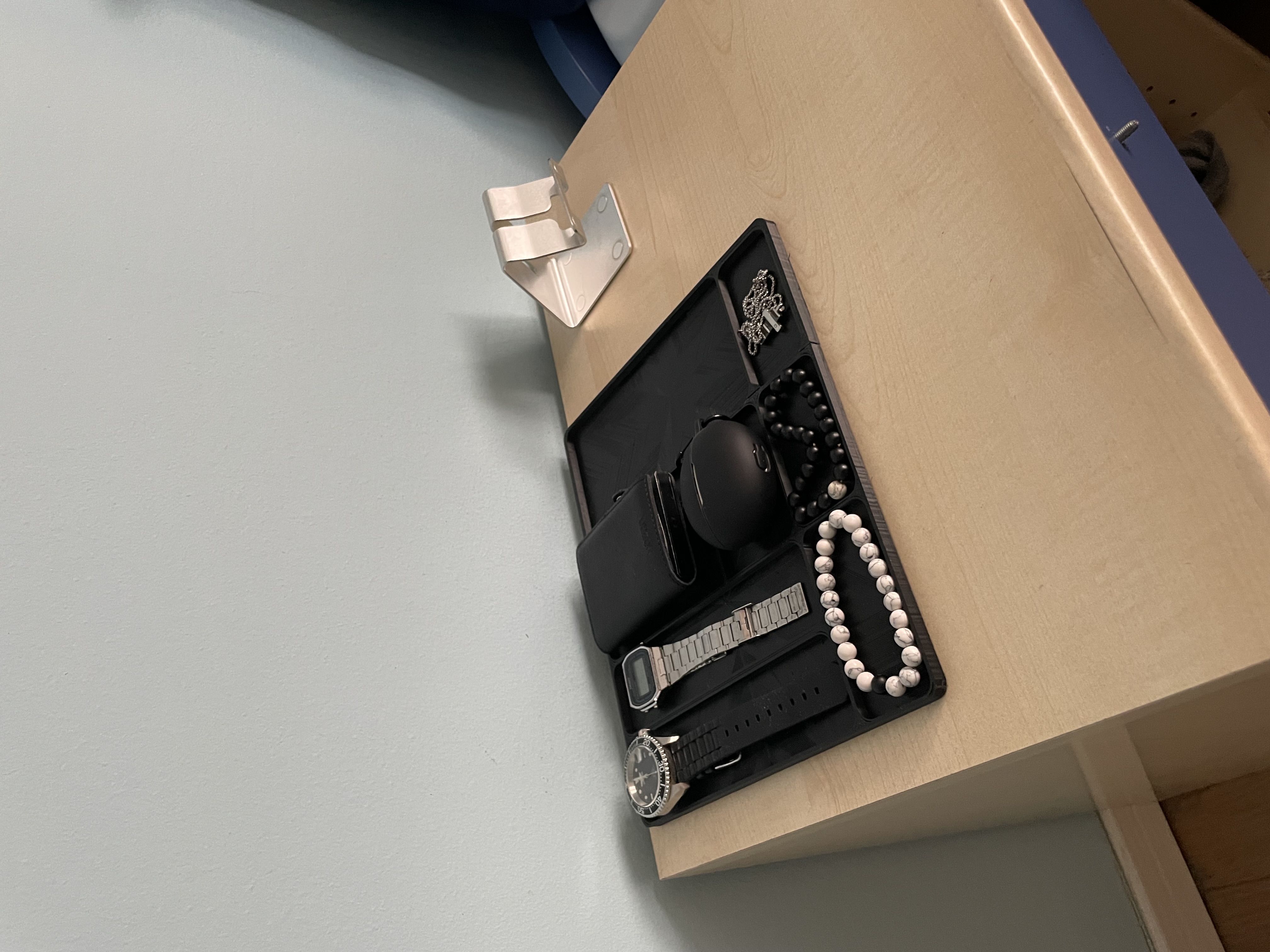 Miniatura 4 do modelo 3D Night Table/bedside table Organizer