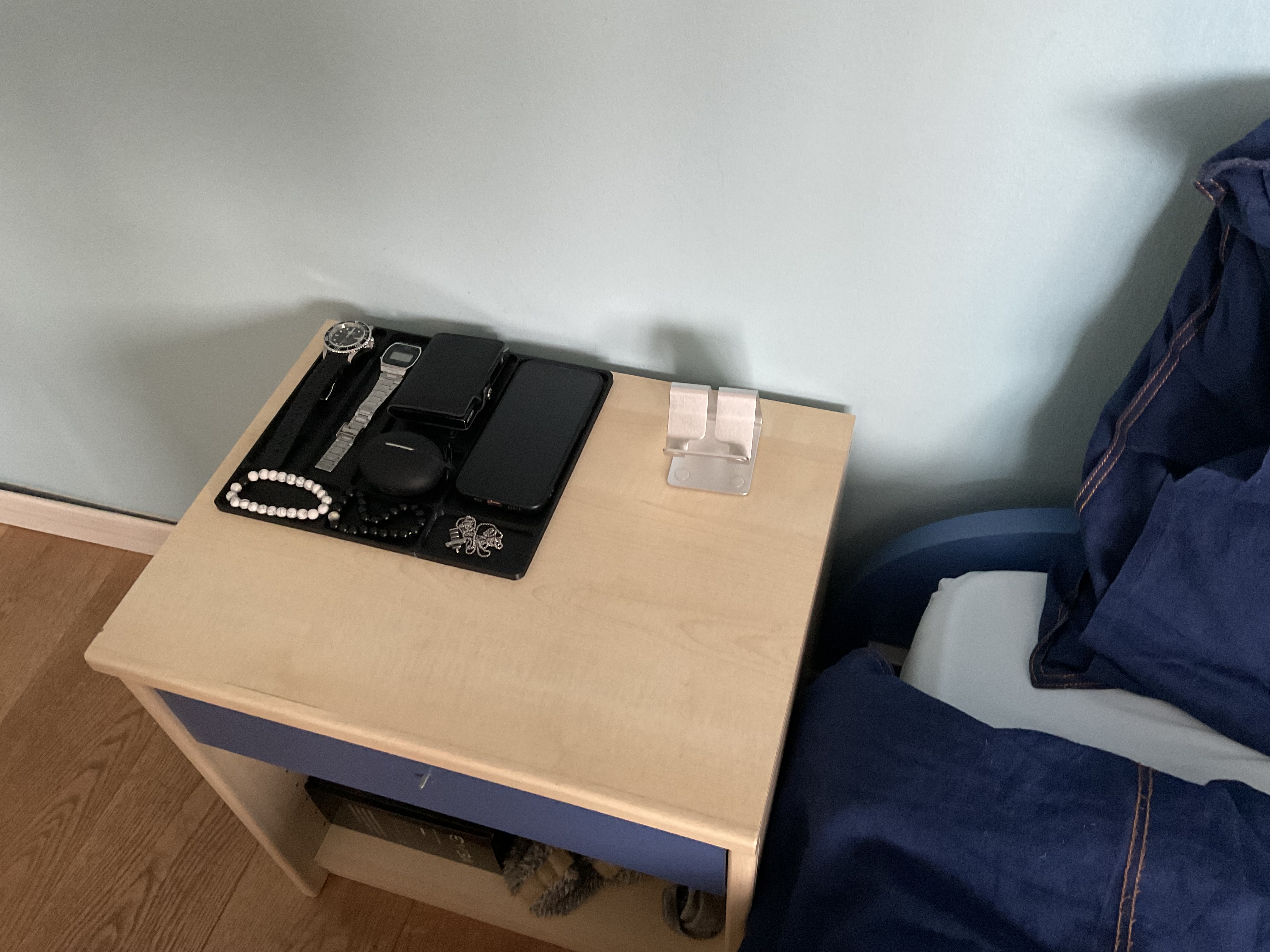 Miniatura 2 do modelo 3D Night Table/bedside table Organizer