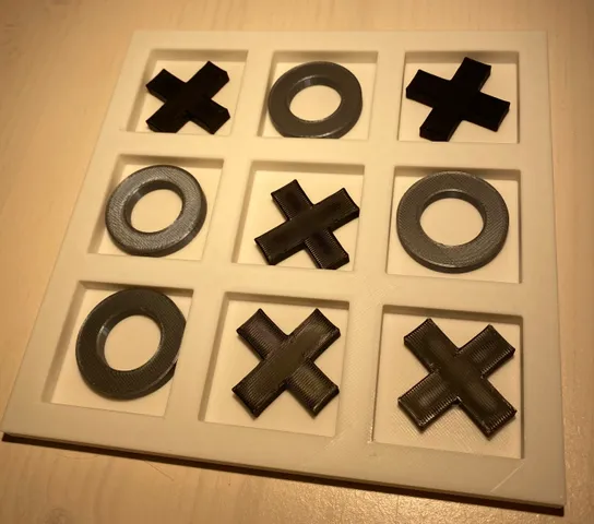 Tic tac toe board + circles and crosses