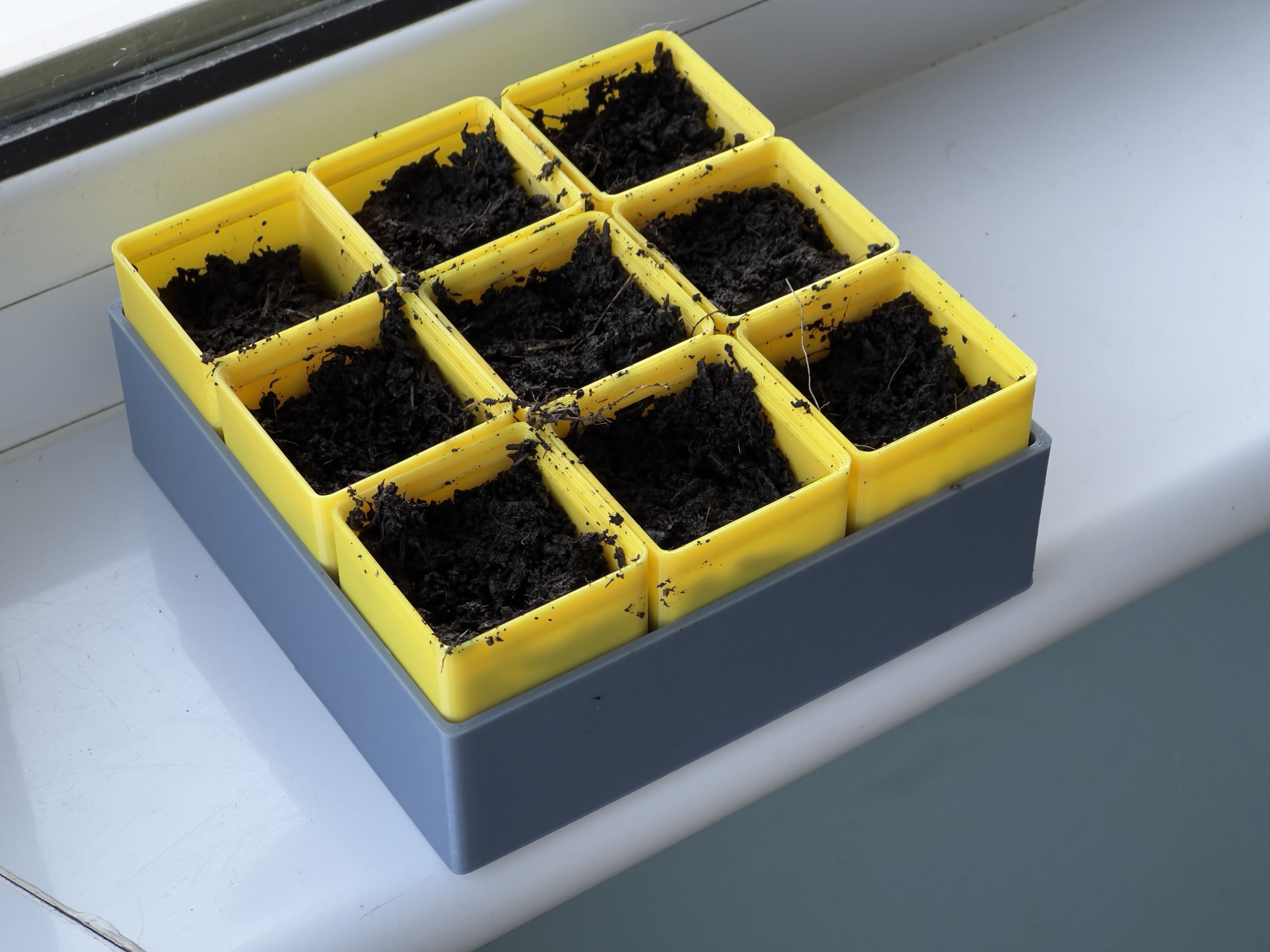 Miniatura 2 do modelo 3D Gridfinity-based seed germinator & planter