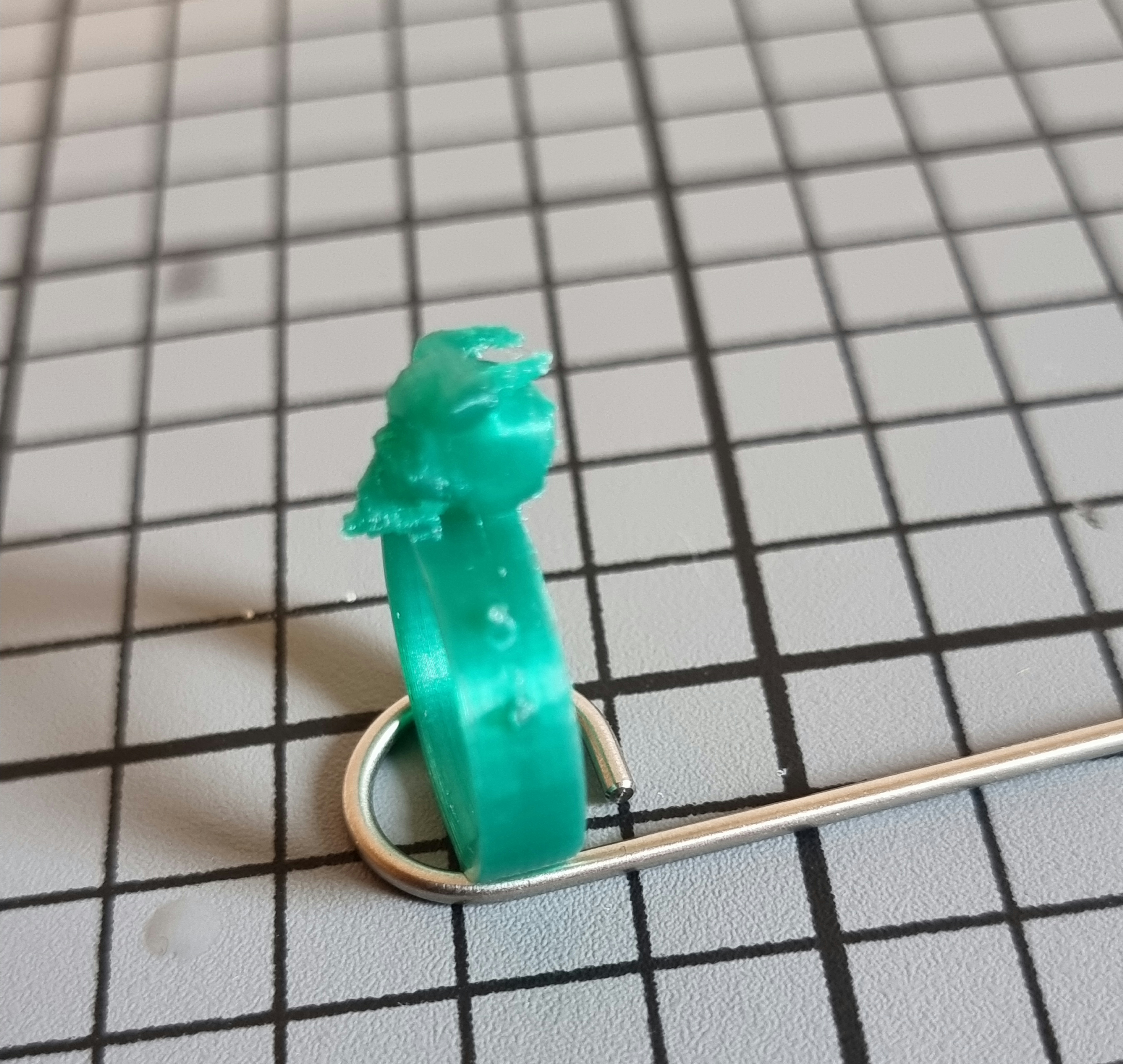 Miniatura 2 do modelo 3D Memento Mori: Skull Ring