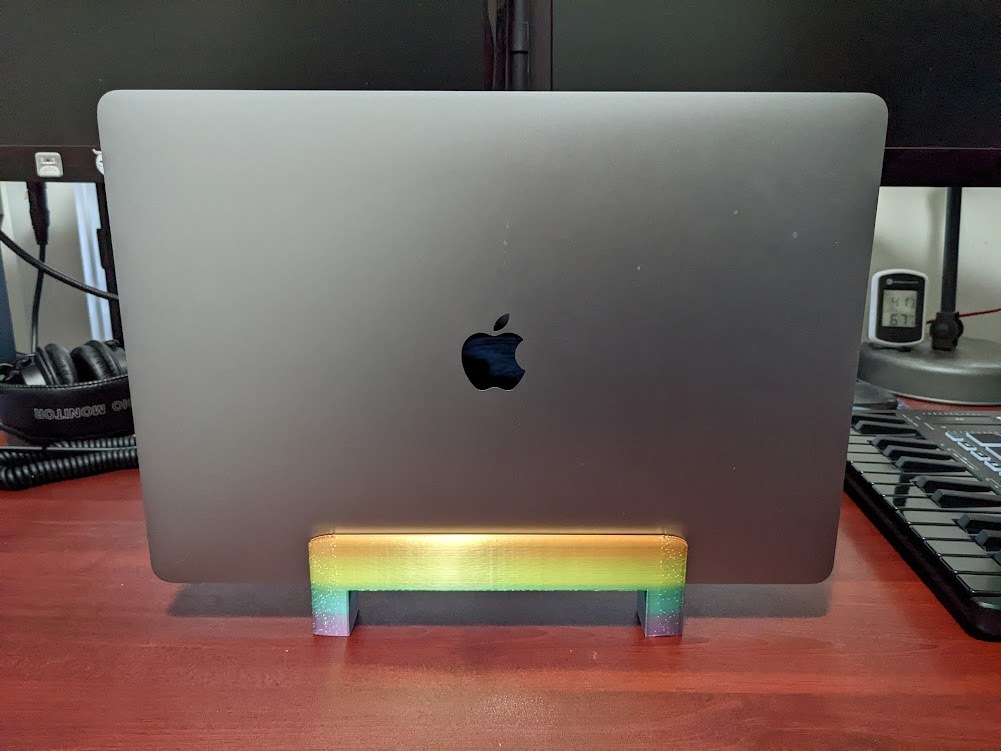 Minimal MacBook Holder