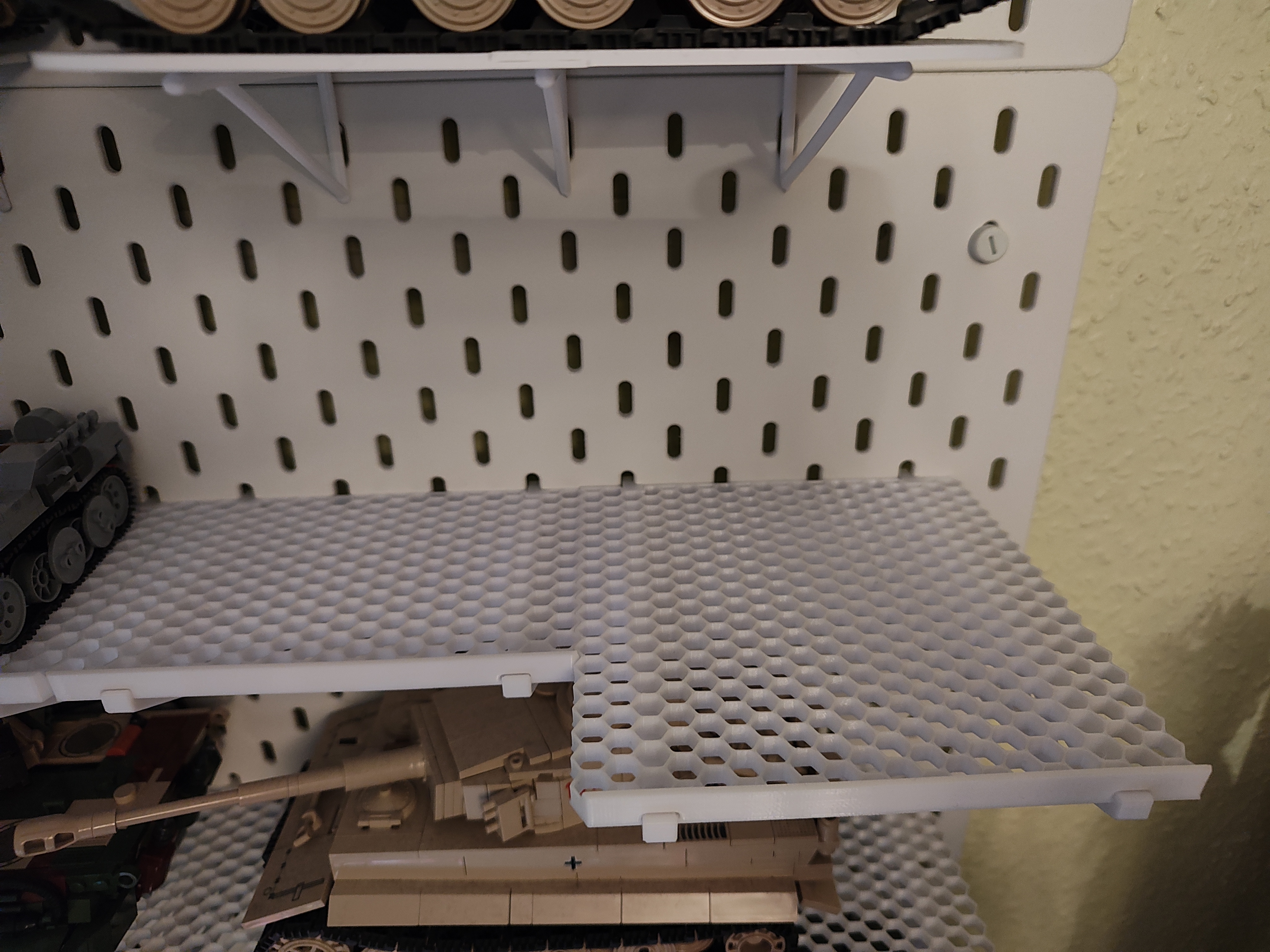 SkadisContinuousShelf-L 3D model thumbnail