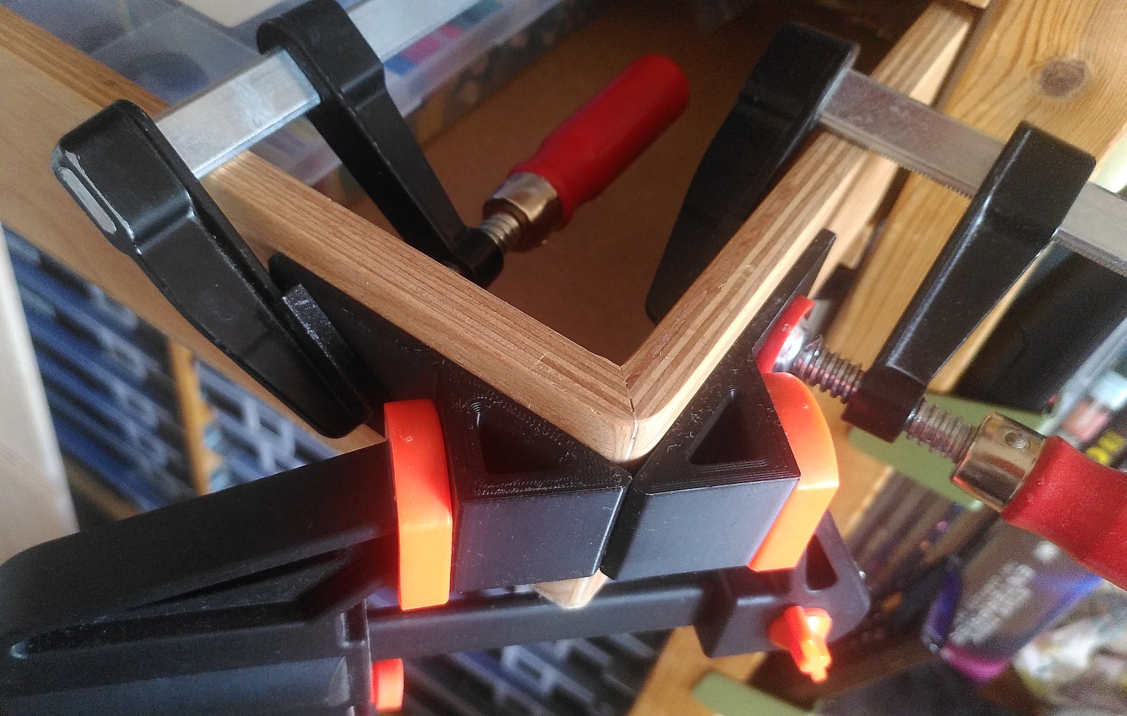 miter gluing helper