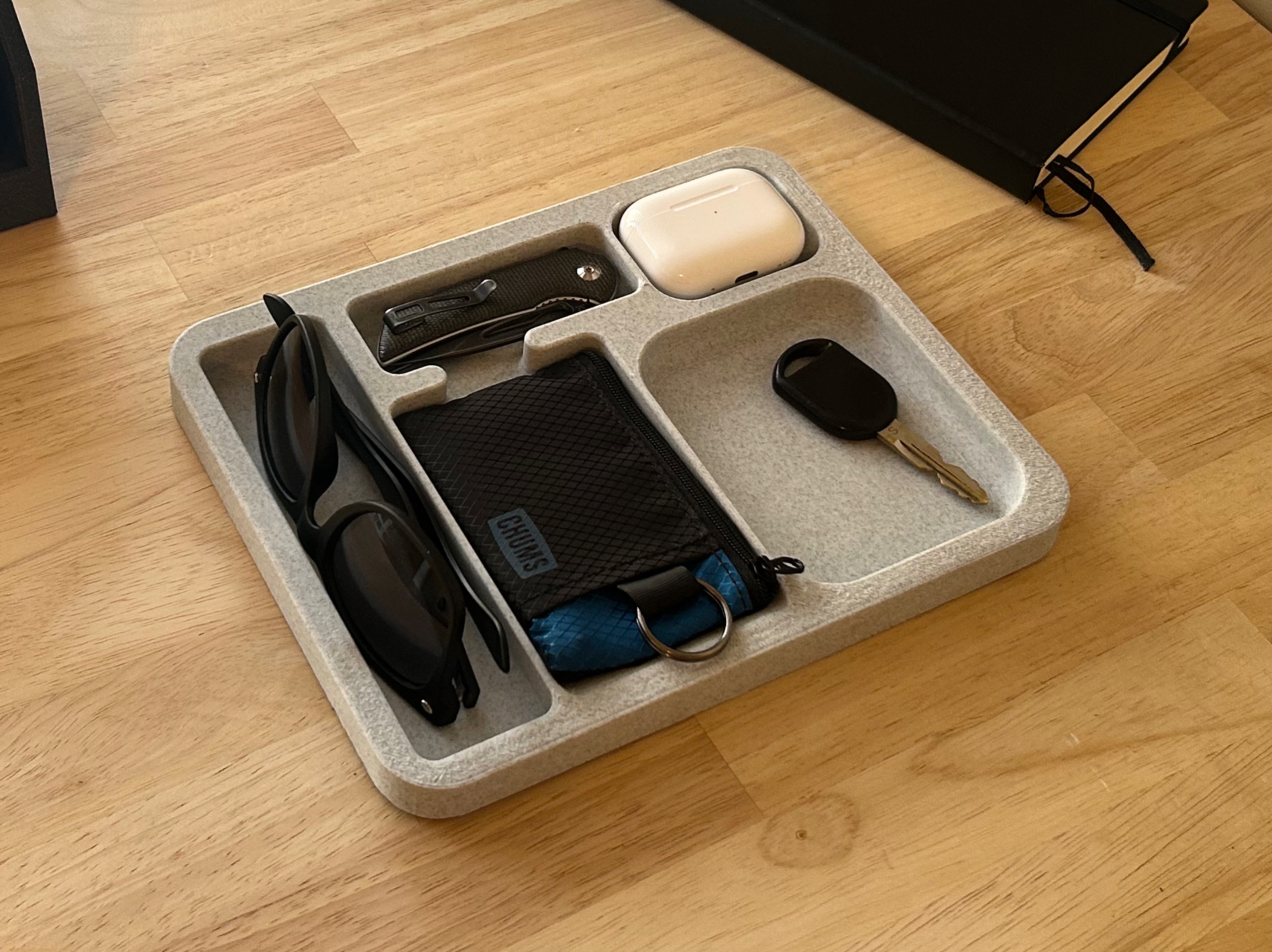 Minimalistic Organizer Tray