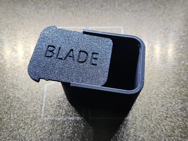 clean Blade Disposal Container