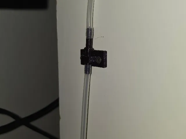 Qidi Polar cooler hose adapter with wall mount