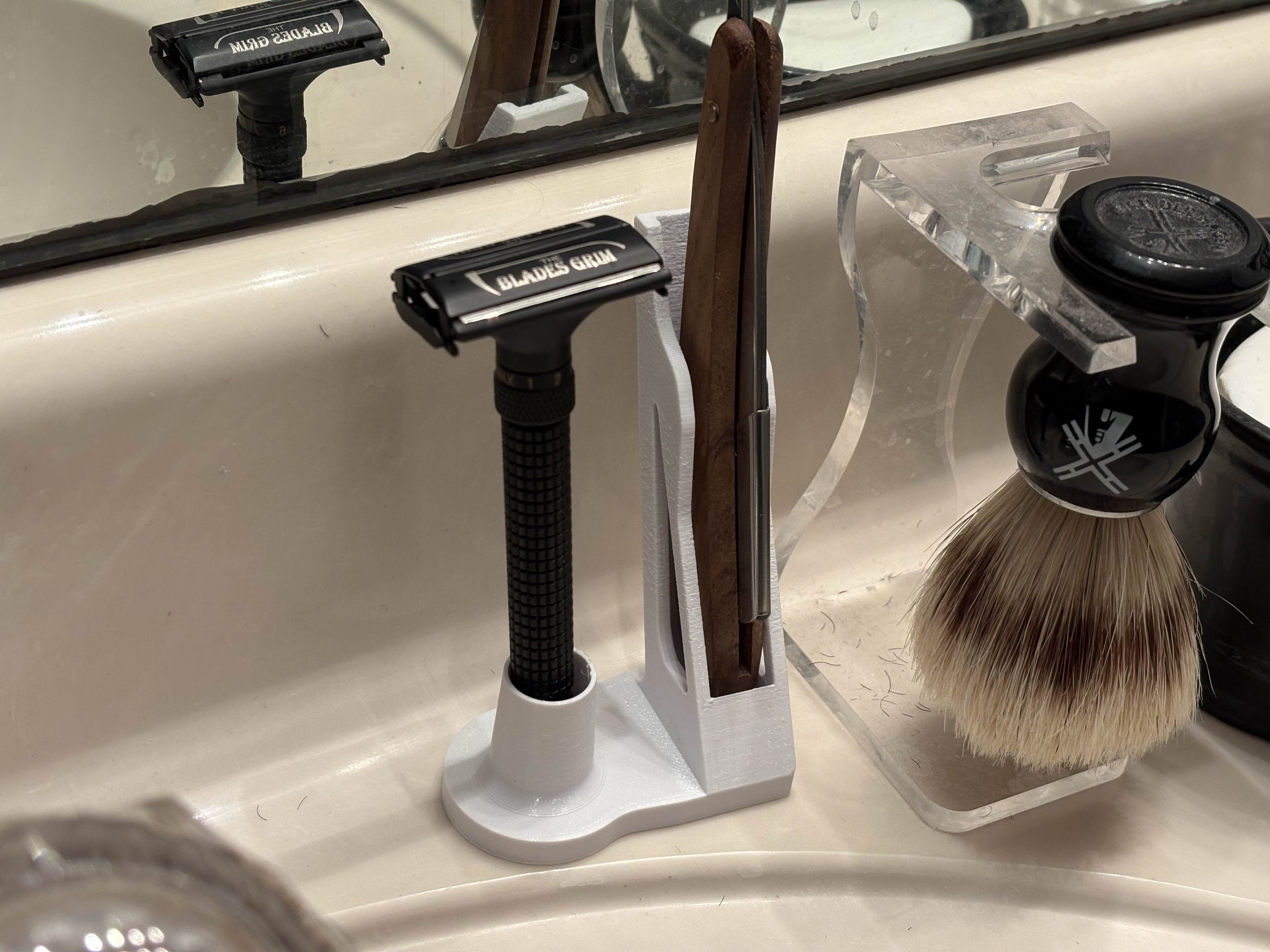 Razor Stand