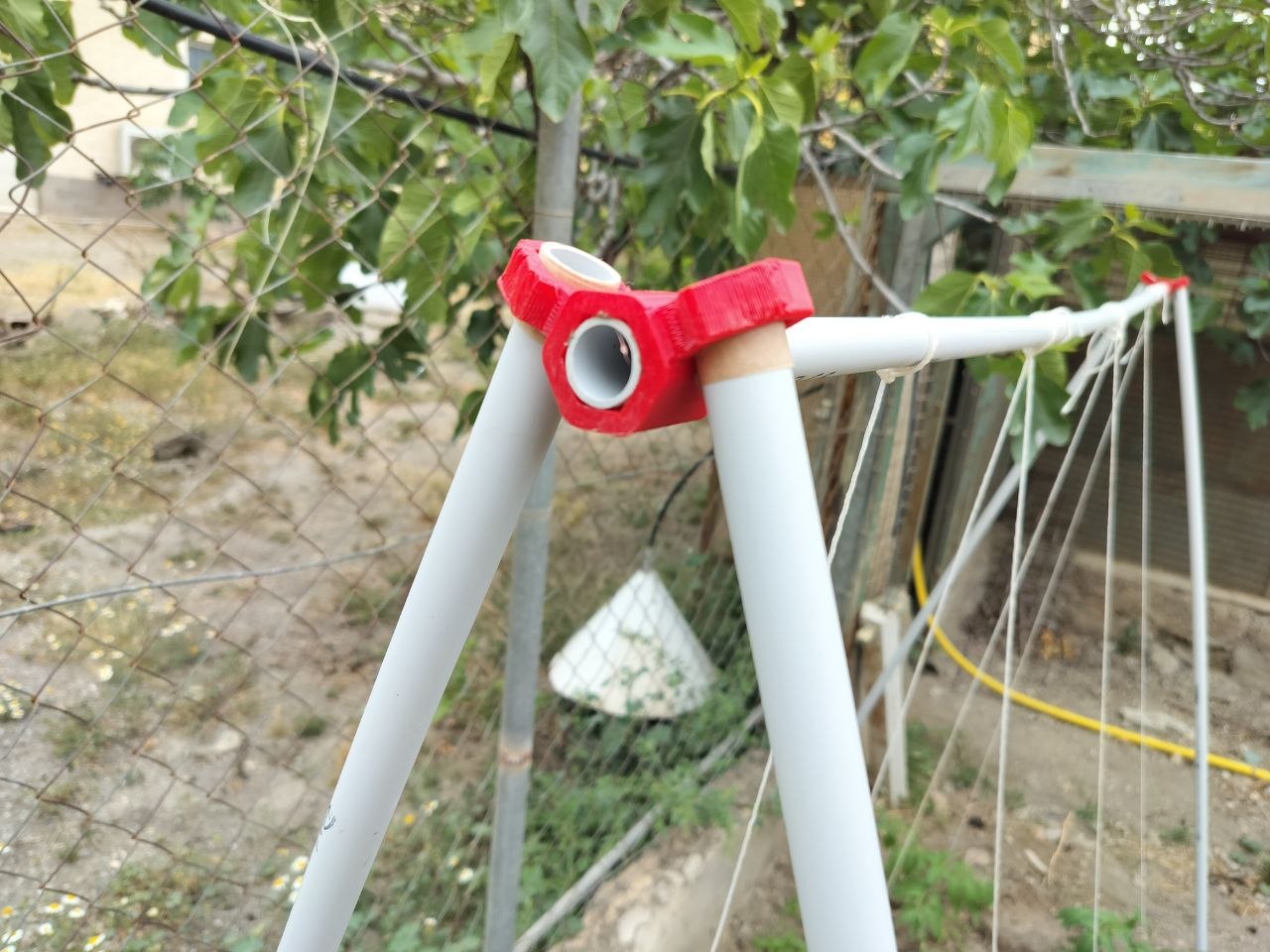 Tomato plant 20mm PVC tubing connector
