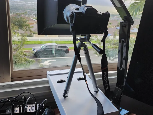 Clampable shelf - to be used for e.g. timelapses from your window
