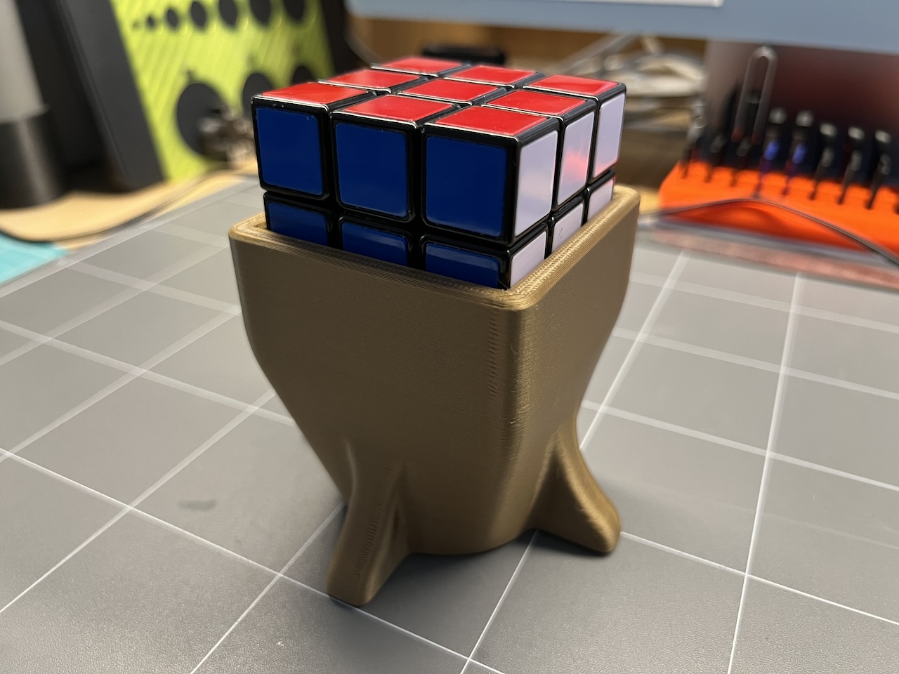 Miniatura 2 do modelo 3D Rubik's Cube Stand