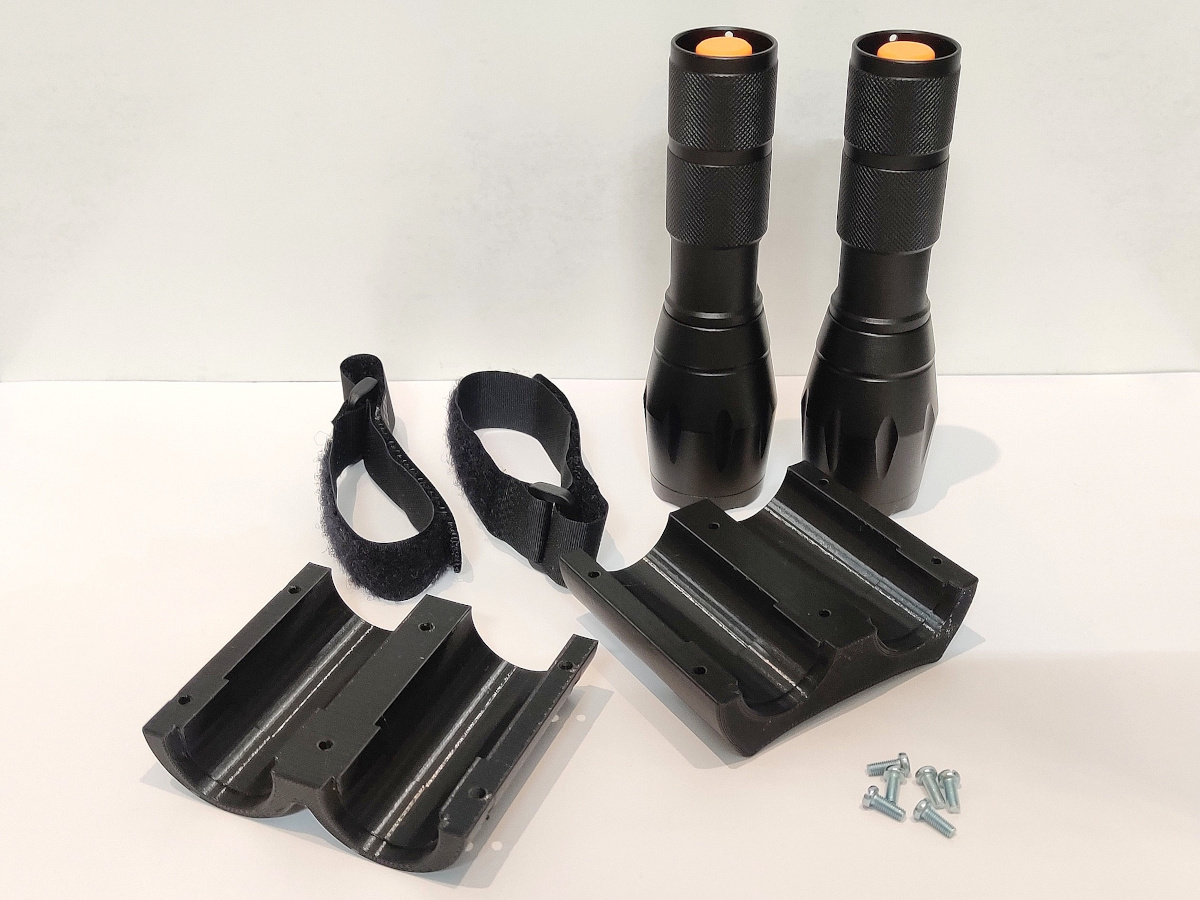 Double Flashlight Holder for the Wrist (Star Trek Voyager) by PhilippHee Download free STL