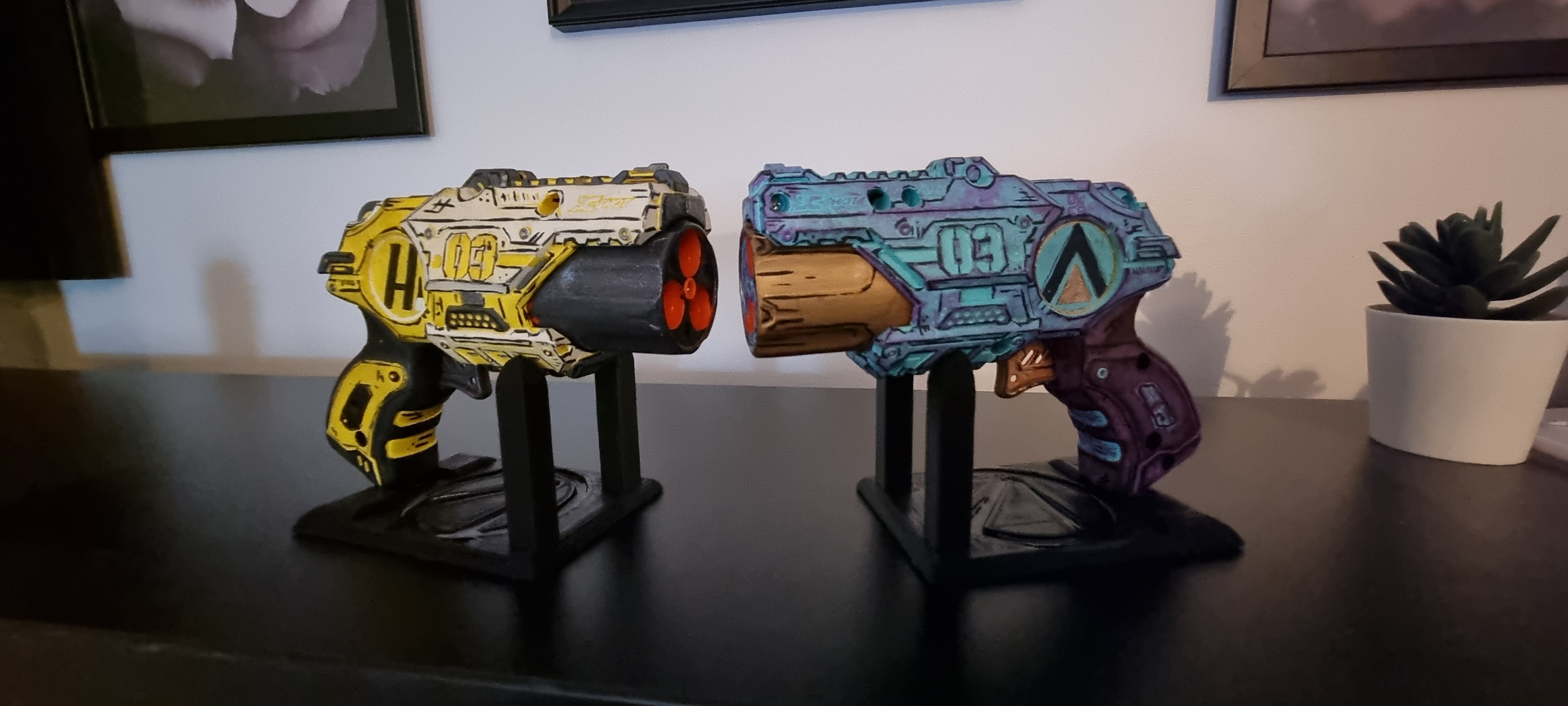 Borderlands Vault Logo Nerfgun Stand