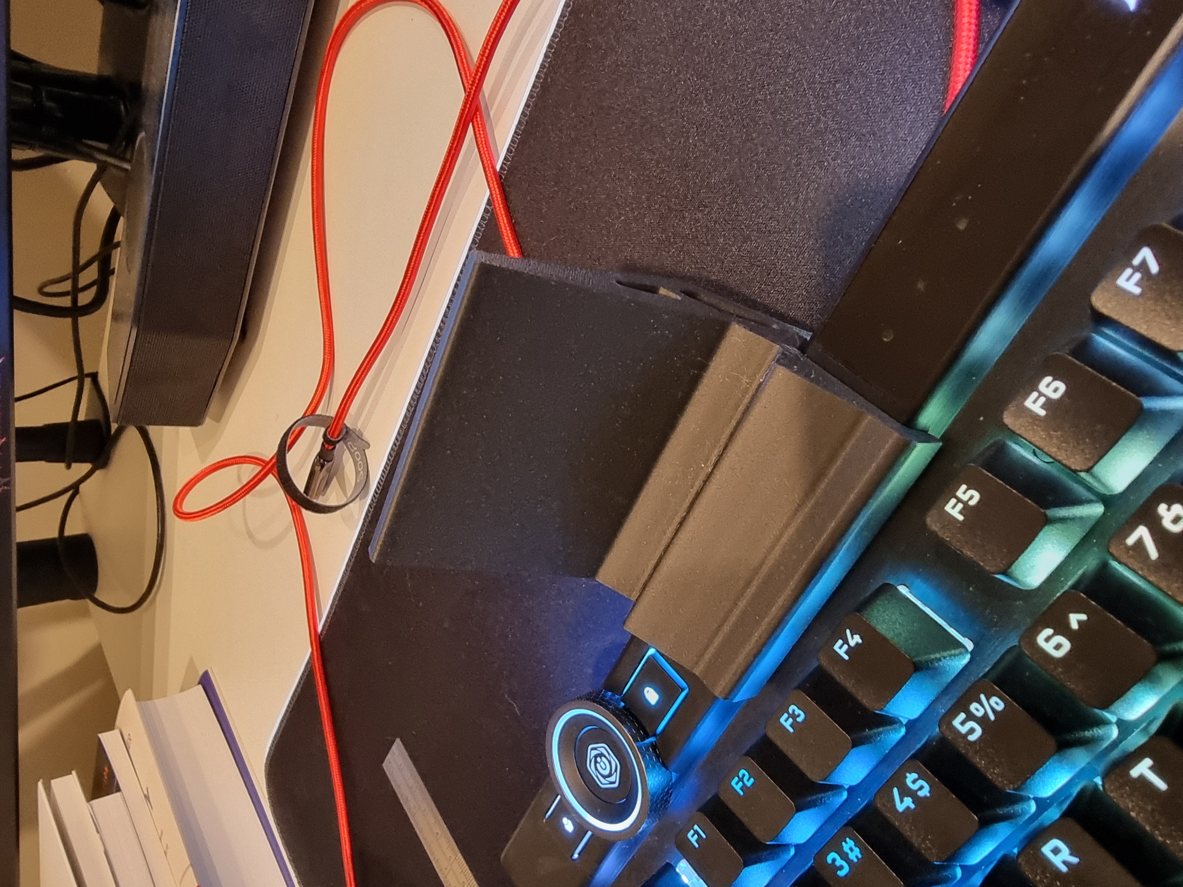 Phone mount for Corsair K100 RGB keyboard