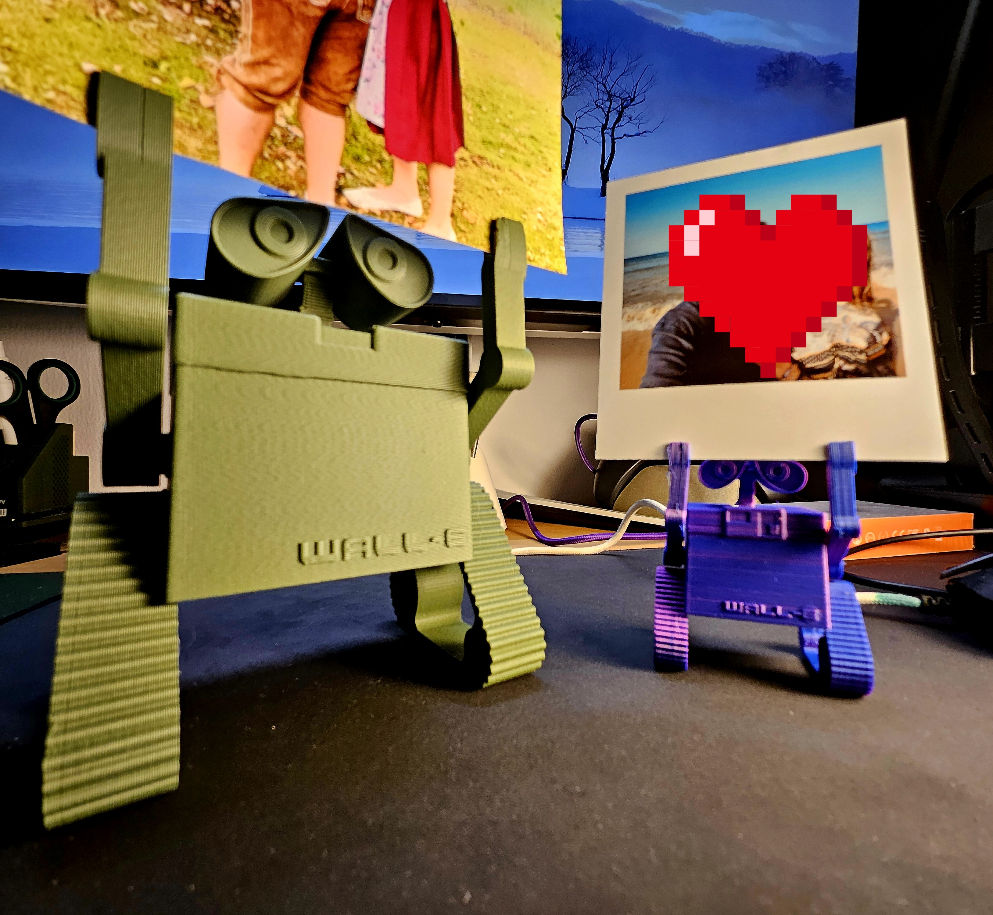 Miniatura 3 do modelo 3D Photo holding Wall-E