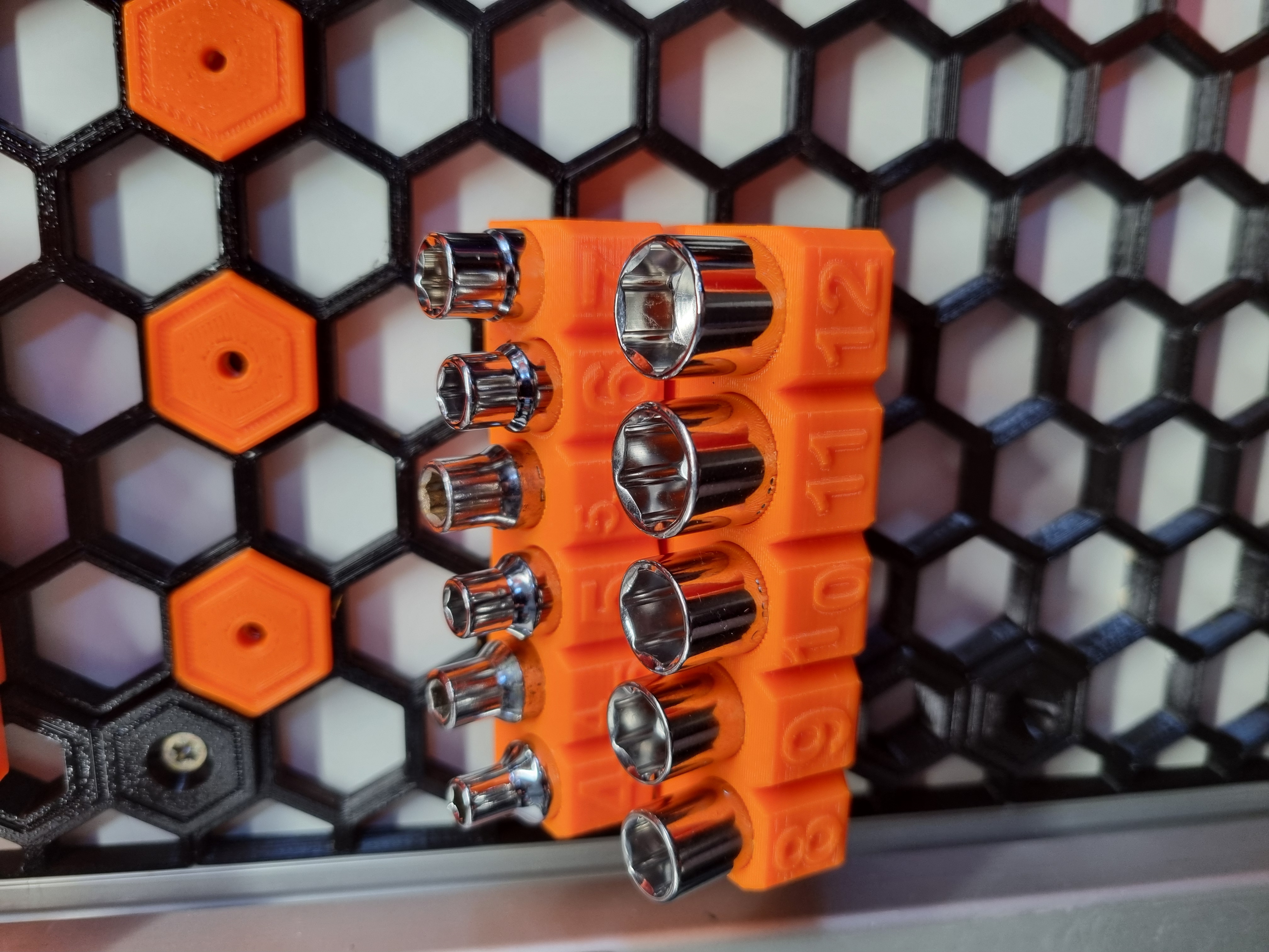Honeycomb wall nut tool