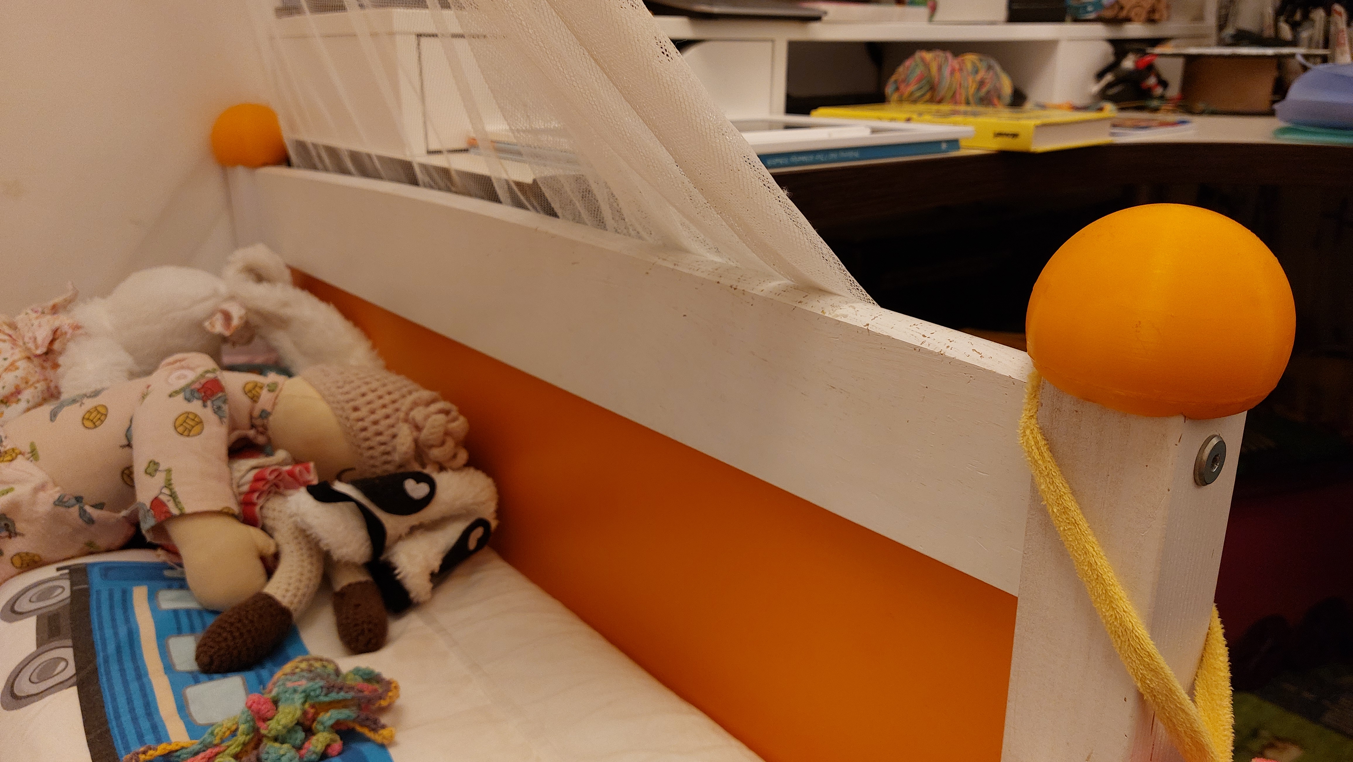 Balls to protect children bed from sharp edges