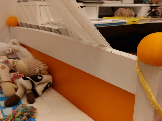 Balls to protect children bed from sharp edges