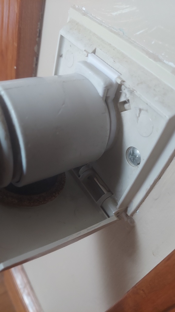 Central vacuum lock ring repair for wall outlet