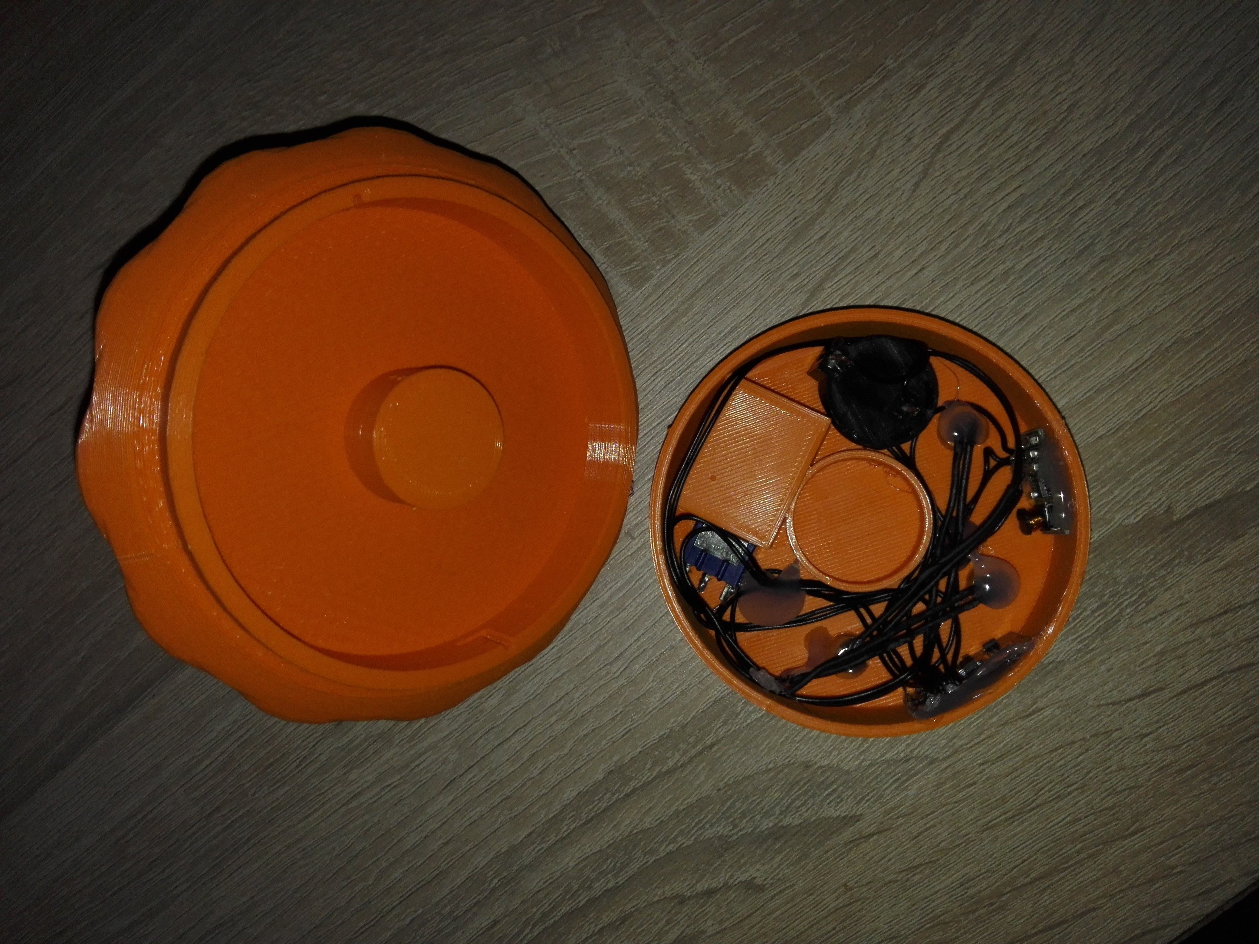 Miniatura 4 do modelo 3D Jack-o’-lantern with LEDs