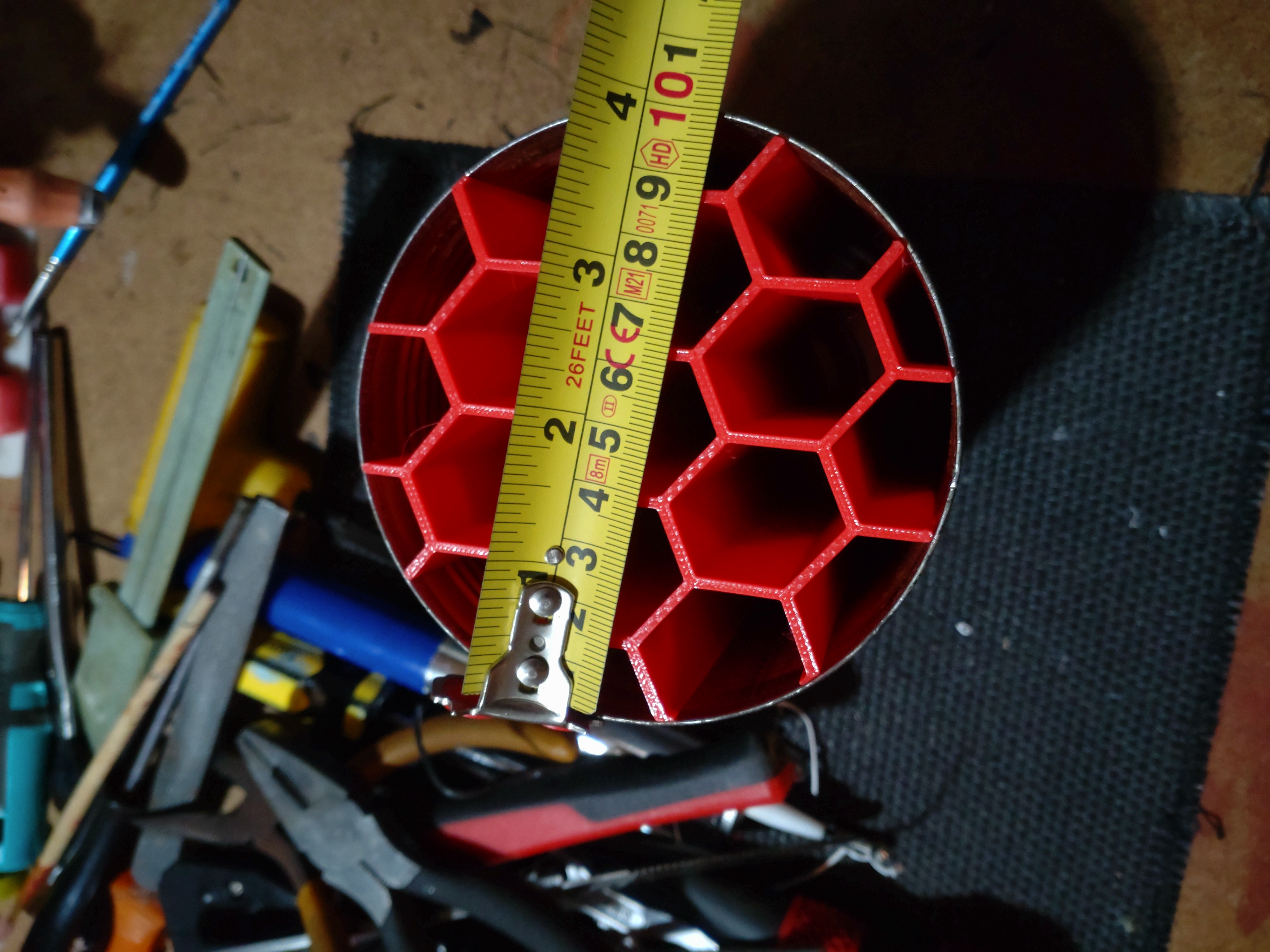 Tool organiser/divider for metal cans