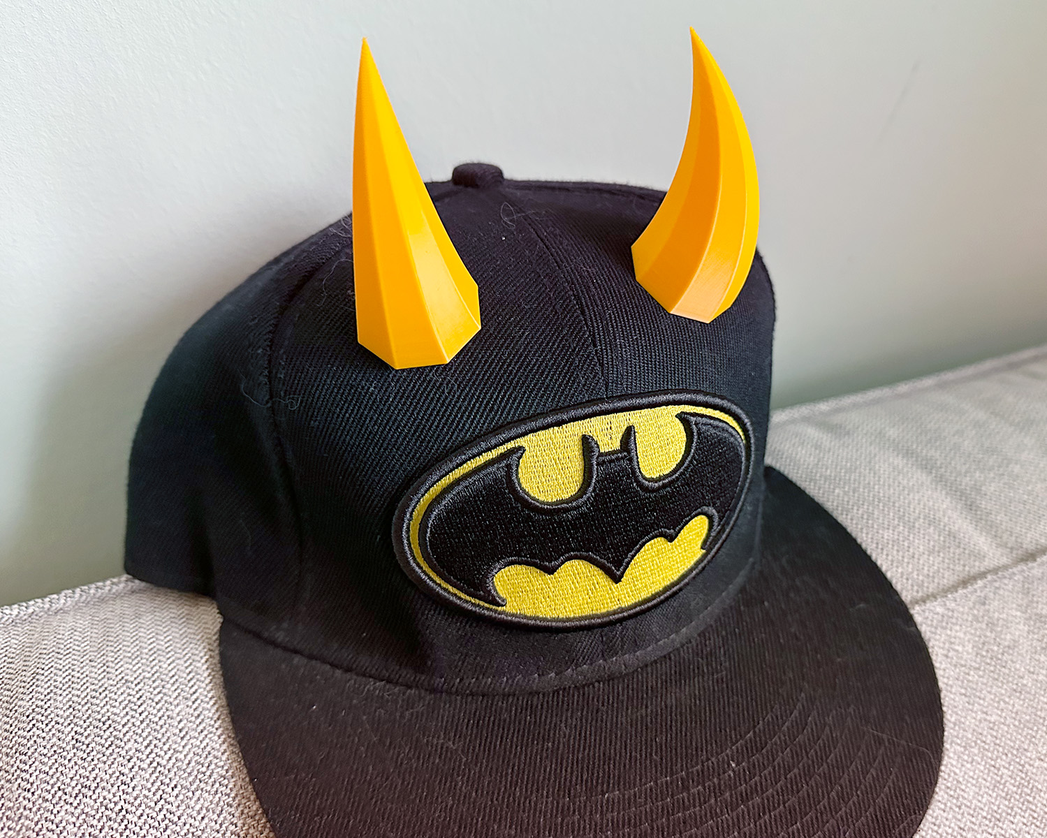 Lowpoly evil horns for your hat, now with screws !