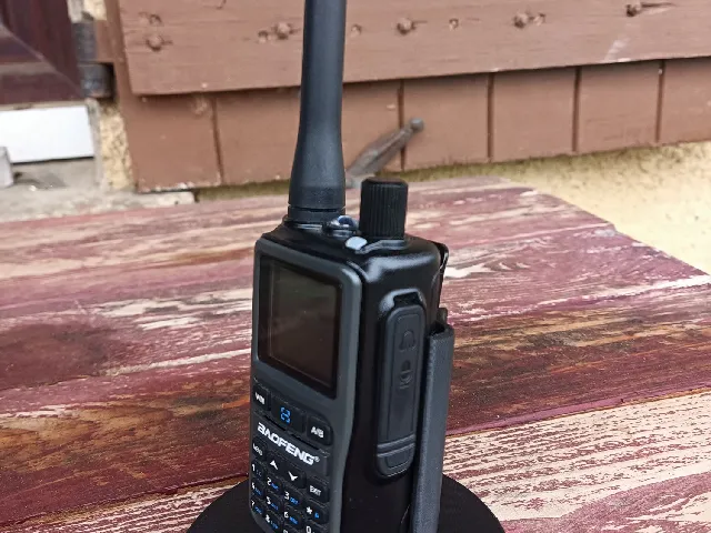 Baofeng UV-5R / GT-5R mini desk stand
