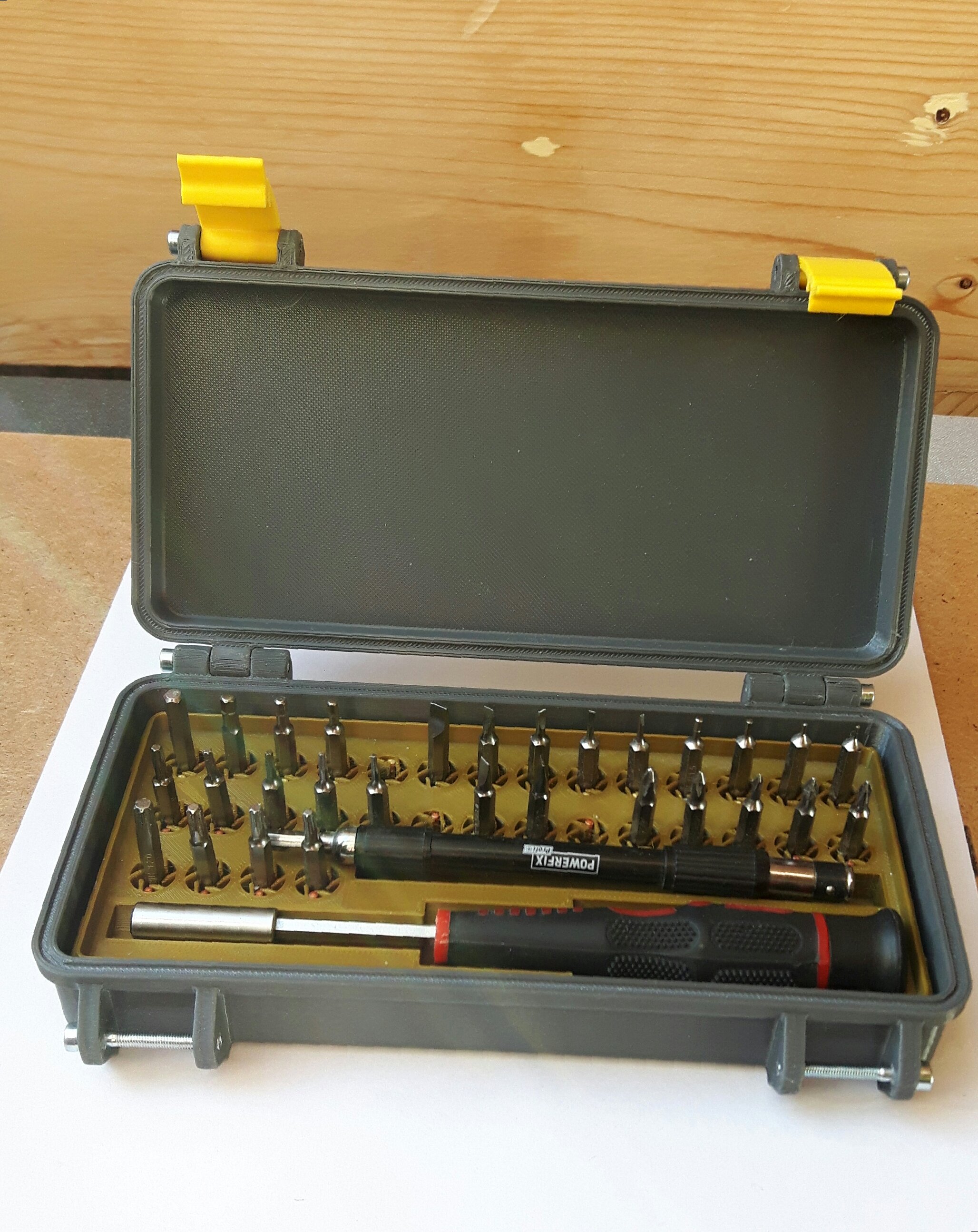 Rugged box for 4mm holder bits