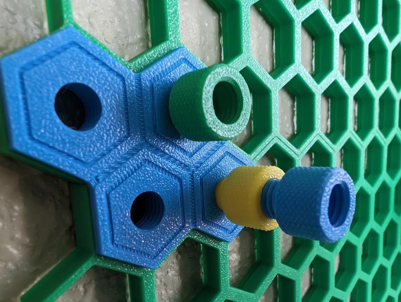 Honeycomb Storage Wall Threaded inserts (HSW+ThreadBoard) by James