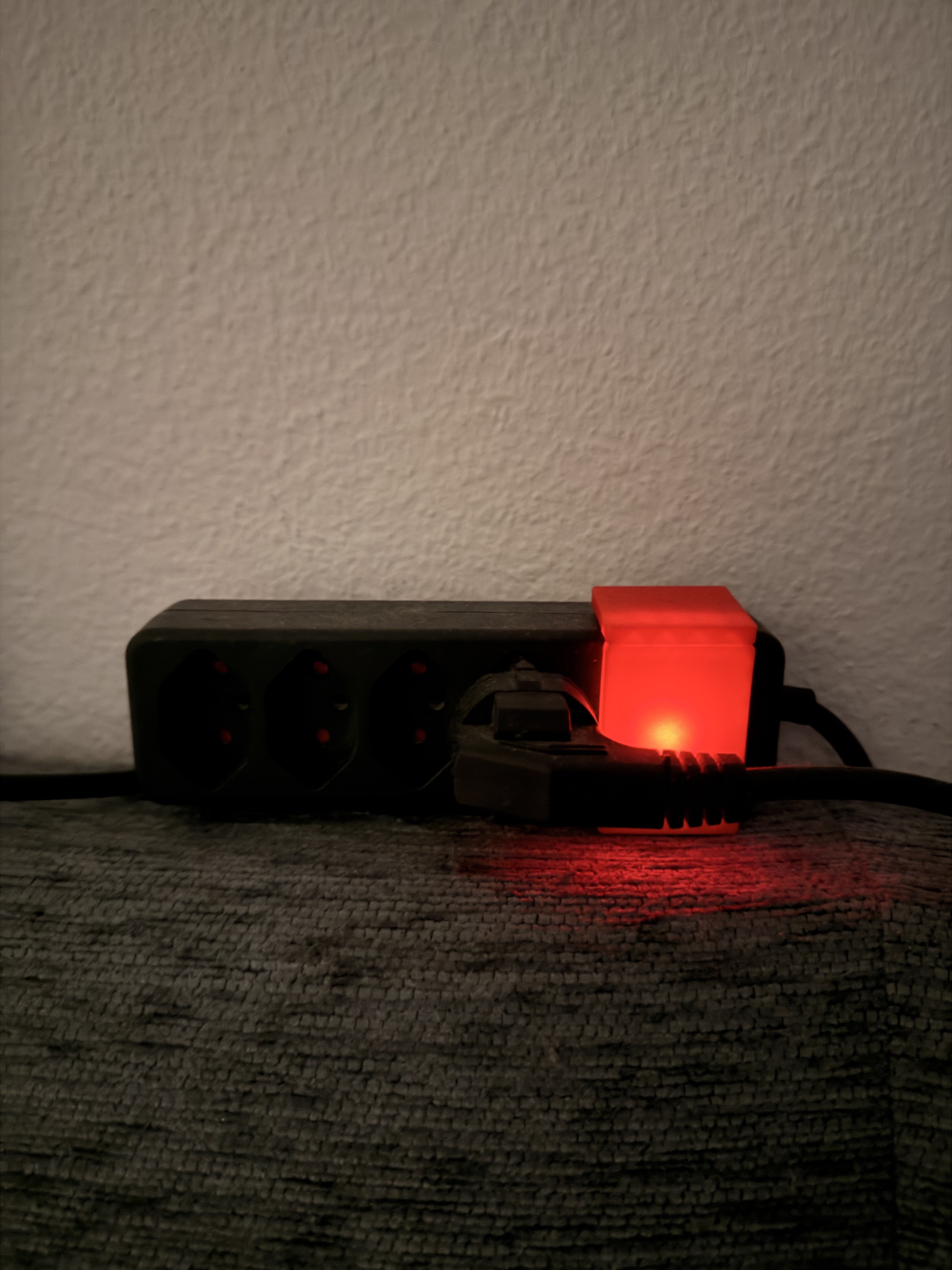 Abdeckung für Stromleisten-Schalter – Schluss mit störendem Licht in der Nacht