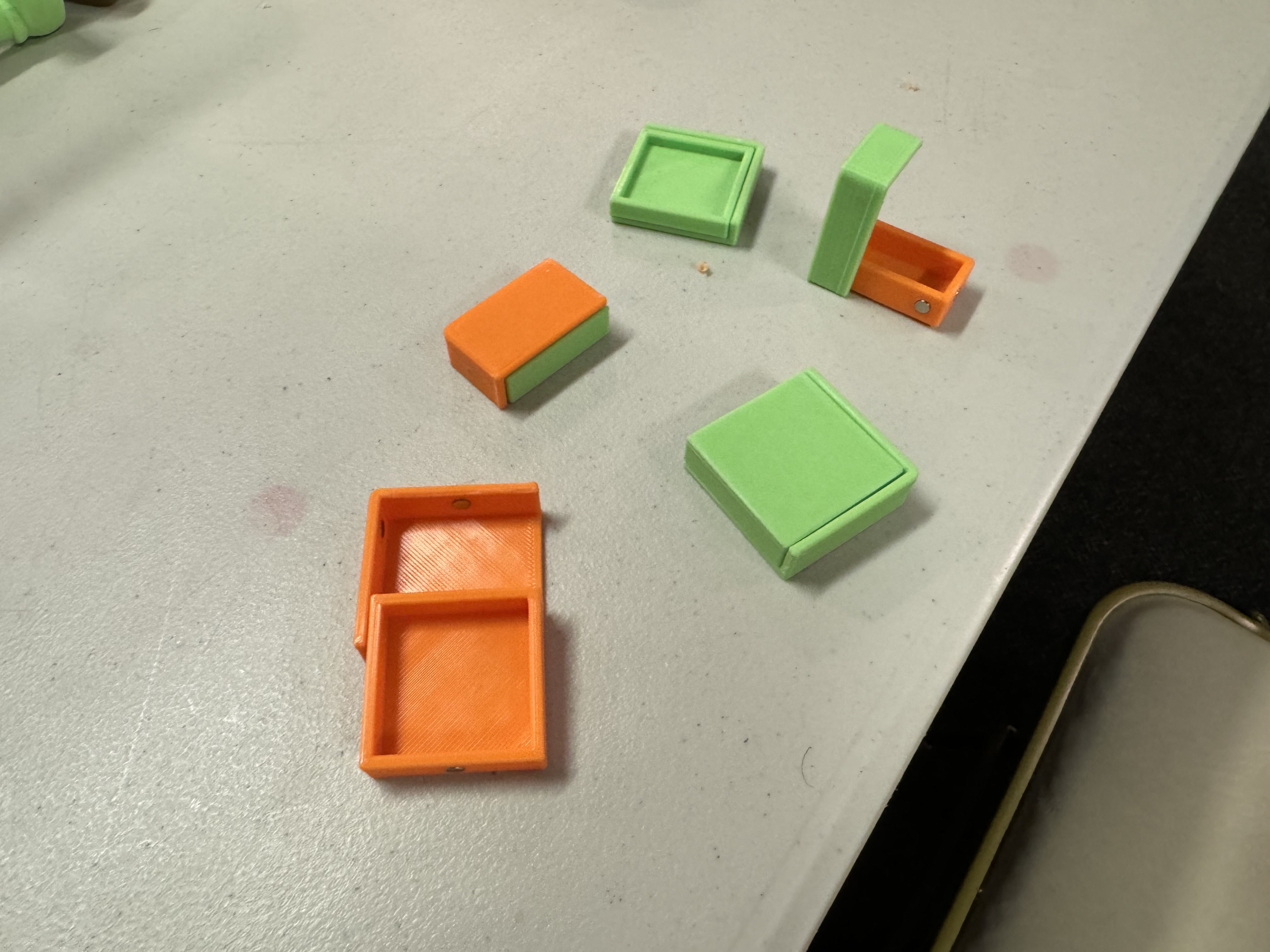 Magnetic Fidget Box (ZYN Holder)