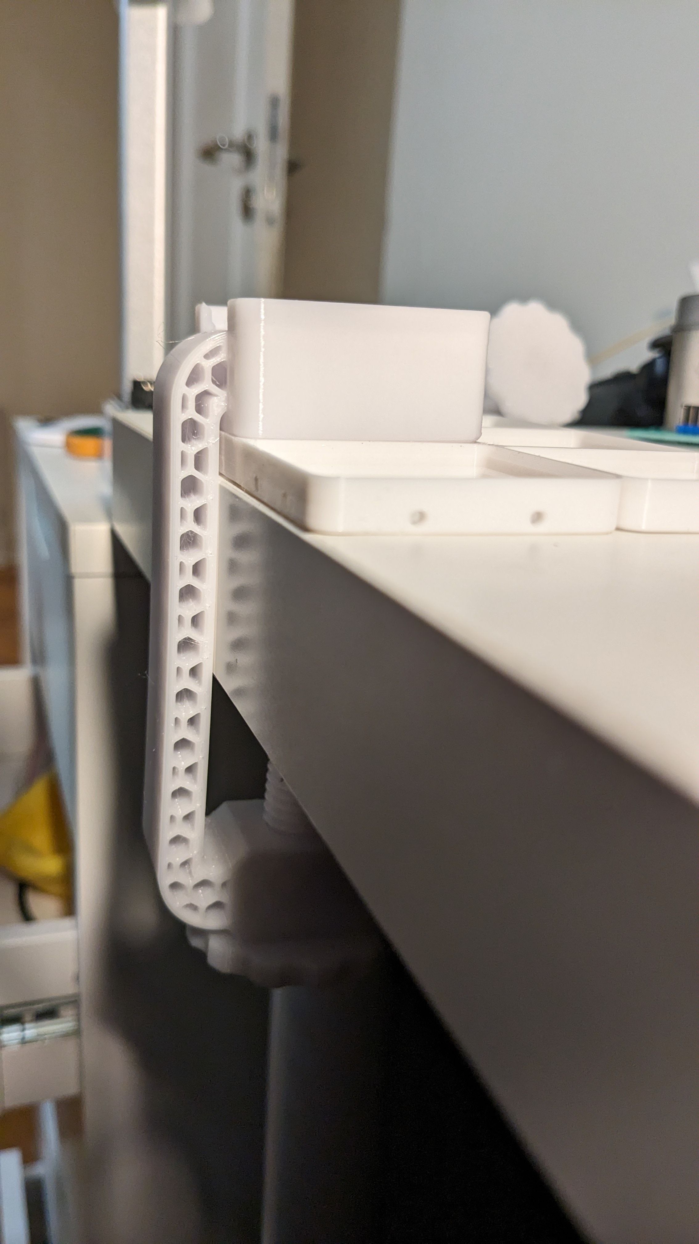 Reduced footprint - Gridfinity desk clamp